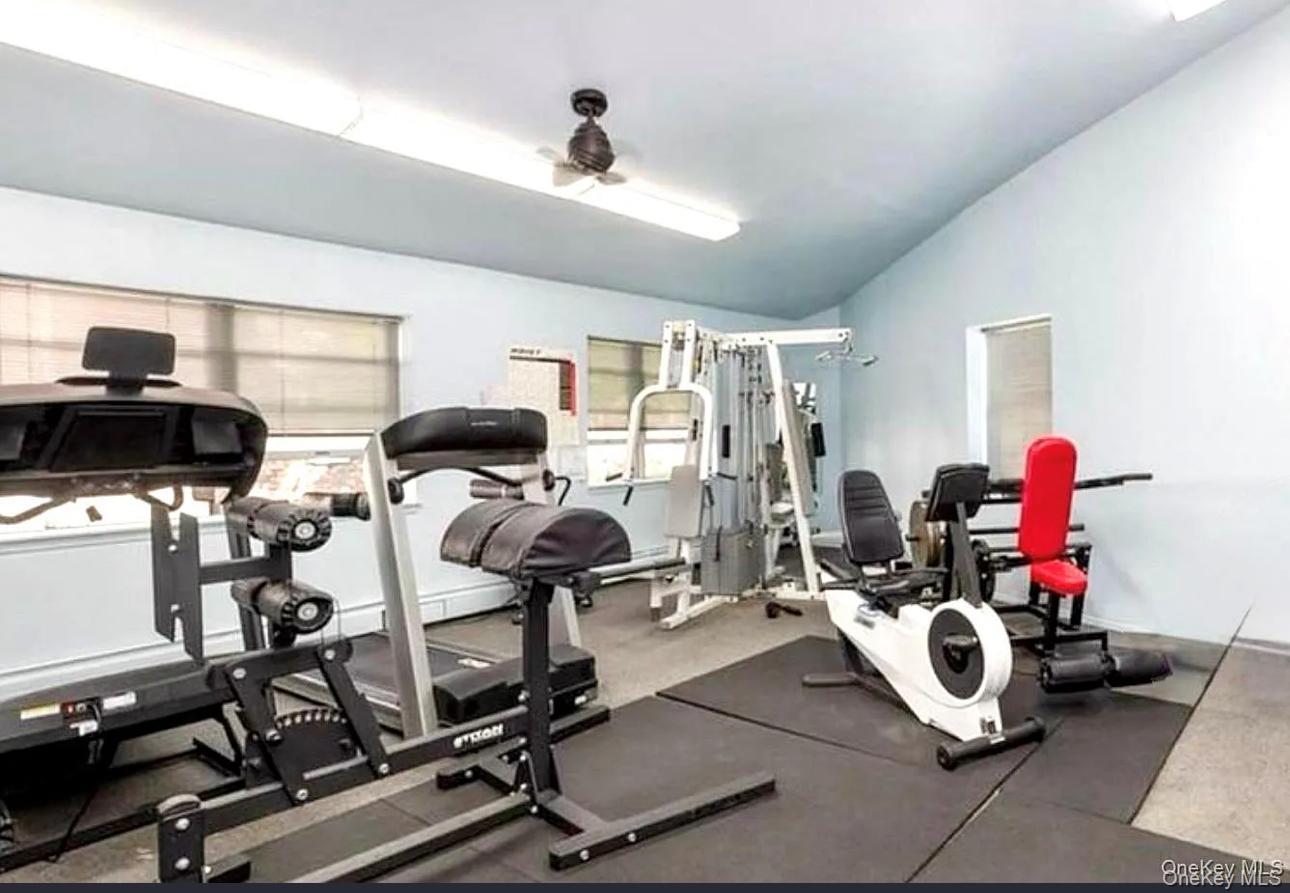 #15 photo, 2445 Union Boulevard, サフォーク郡 Islip , NY 11751