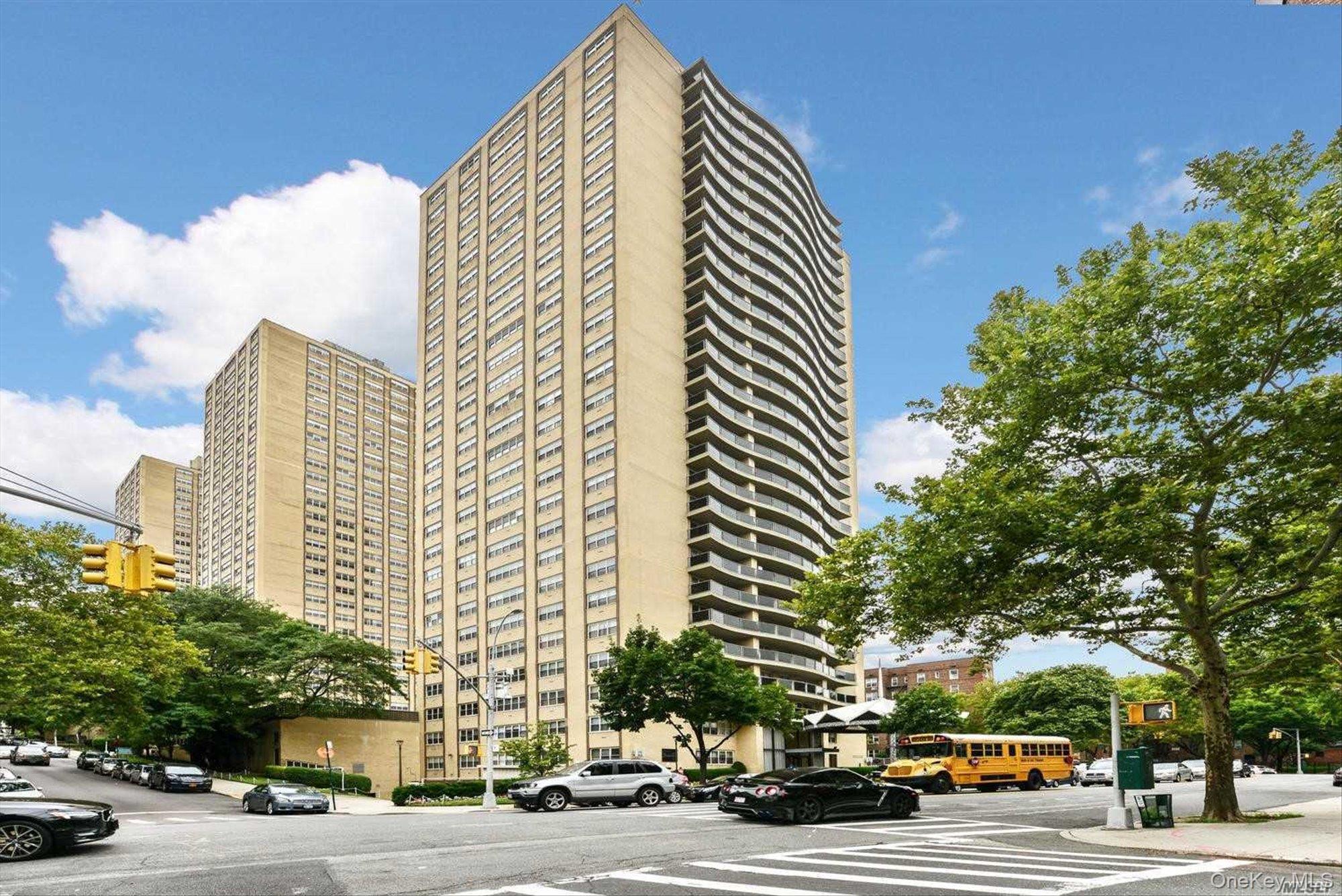 #1 photo, 6636 Yellowstone Boulevard, फॉरेस्ट हिल्स Forest Hills , NY 11375