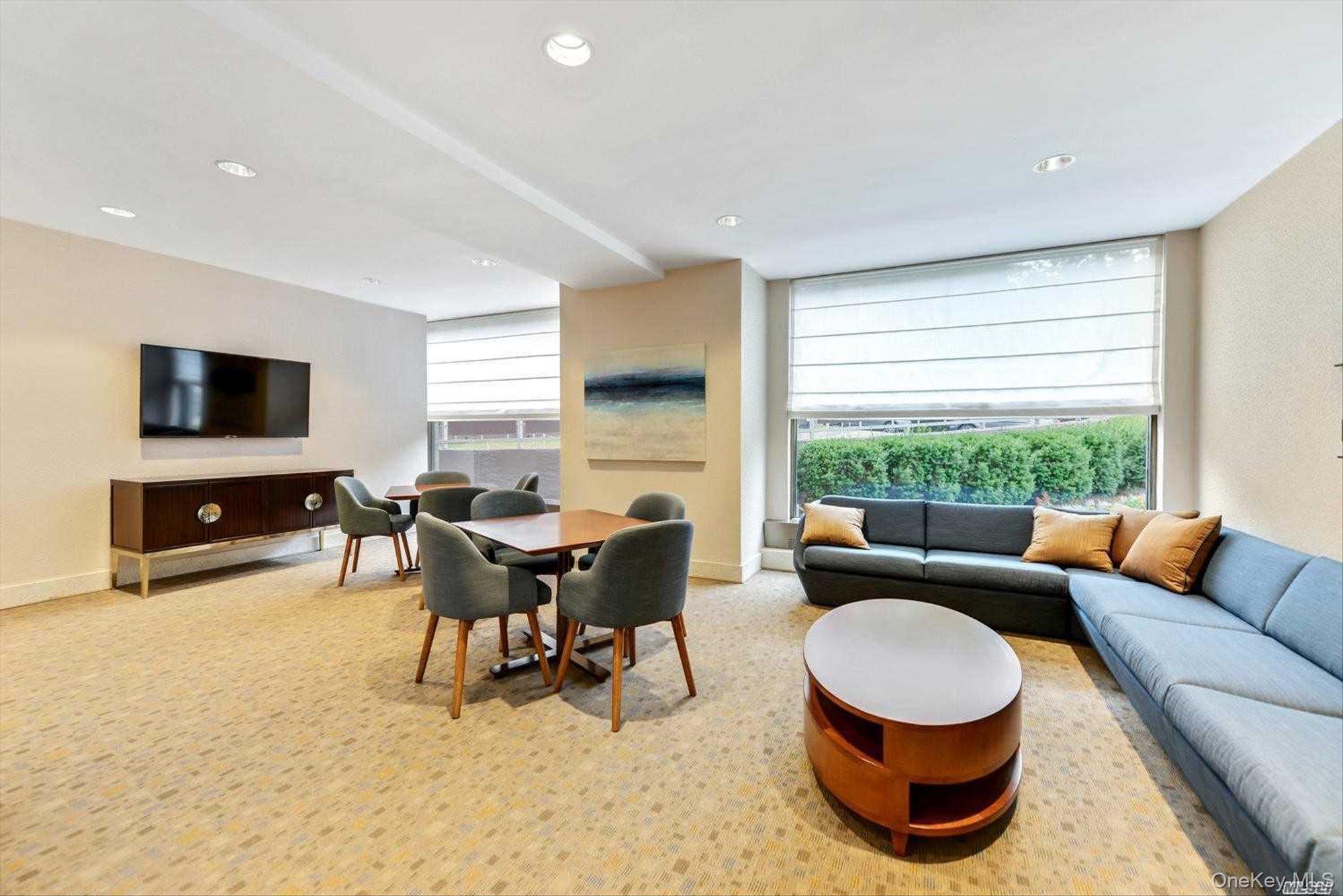 #18 photo, 6636 Yellowstone Boulevard, फॉरेस्ट हिल्स Forest Hills , NY 11375