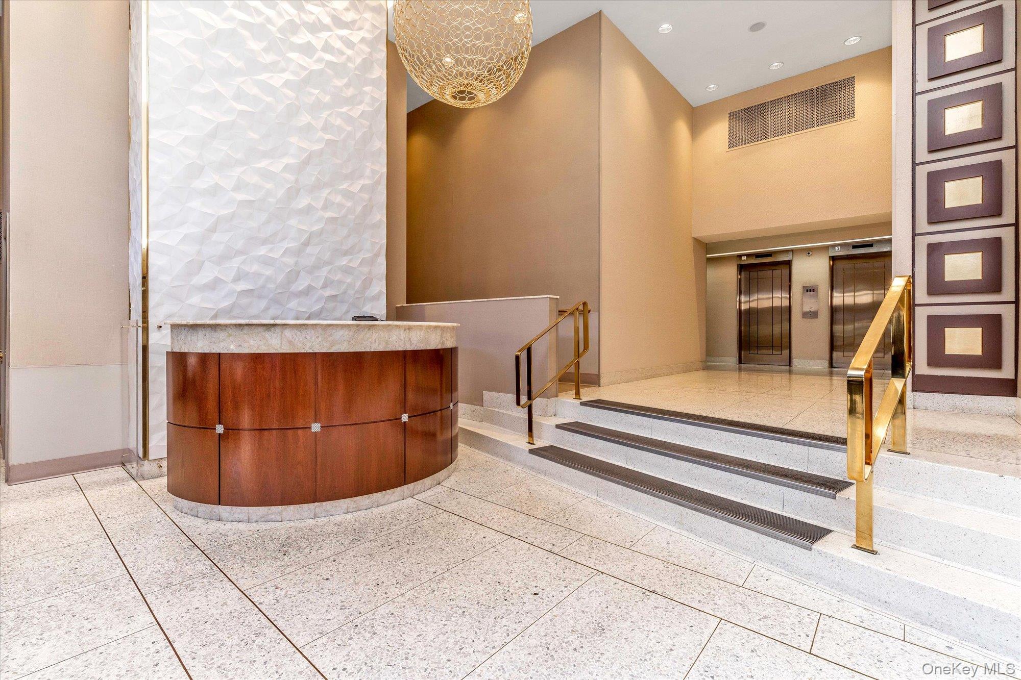 #2 photo, 6636 Yellowstone Boulevard, फॉरेस्ट हिल्स Forest Hills , NY 11375