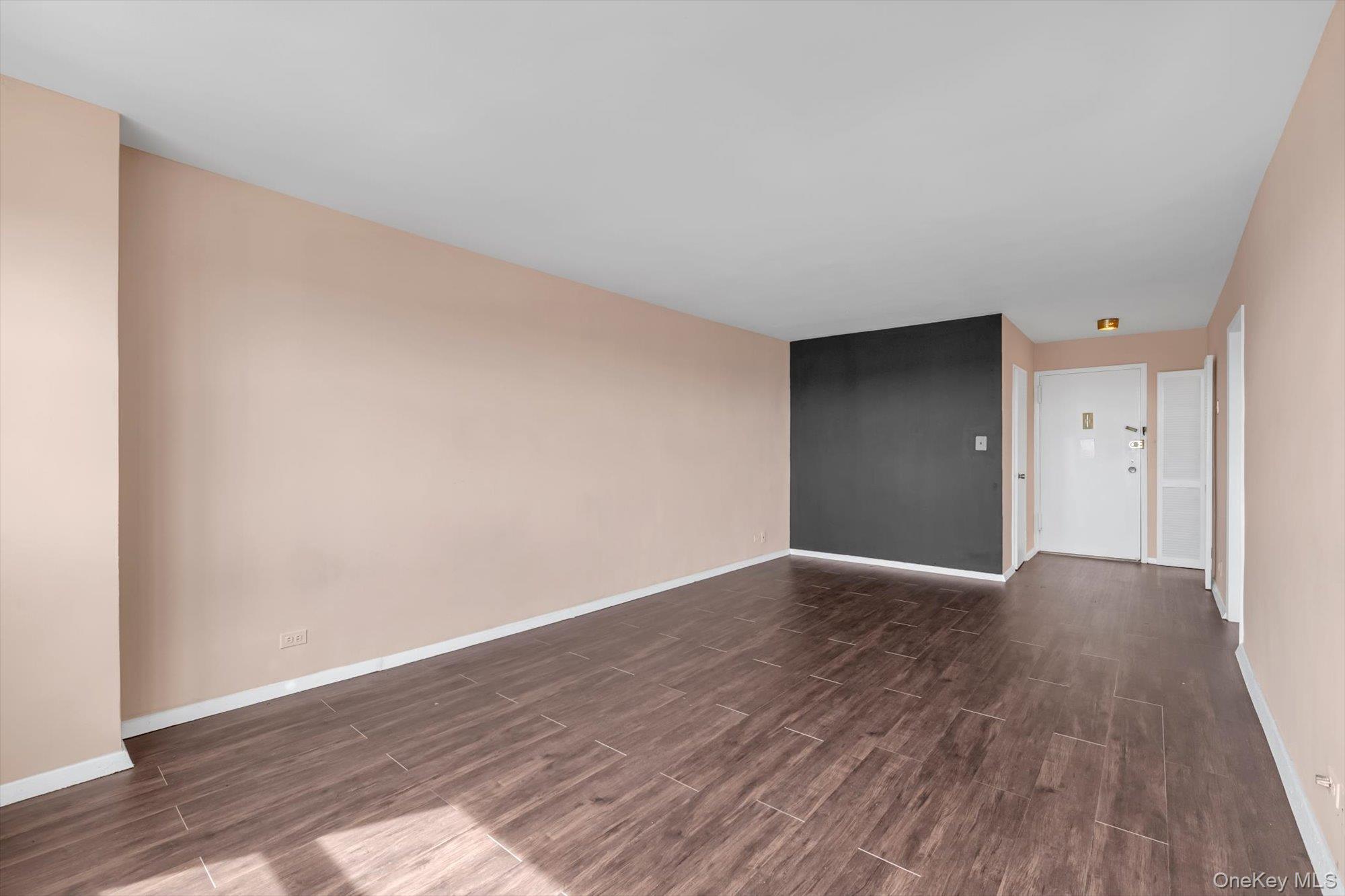 #5 photo, 6636 Yellowstone Boulevard, फॉरेस्ट हिल्स Forest Hills , NY 11375