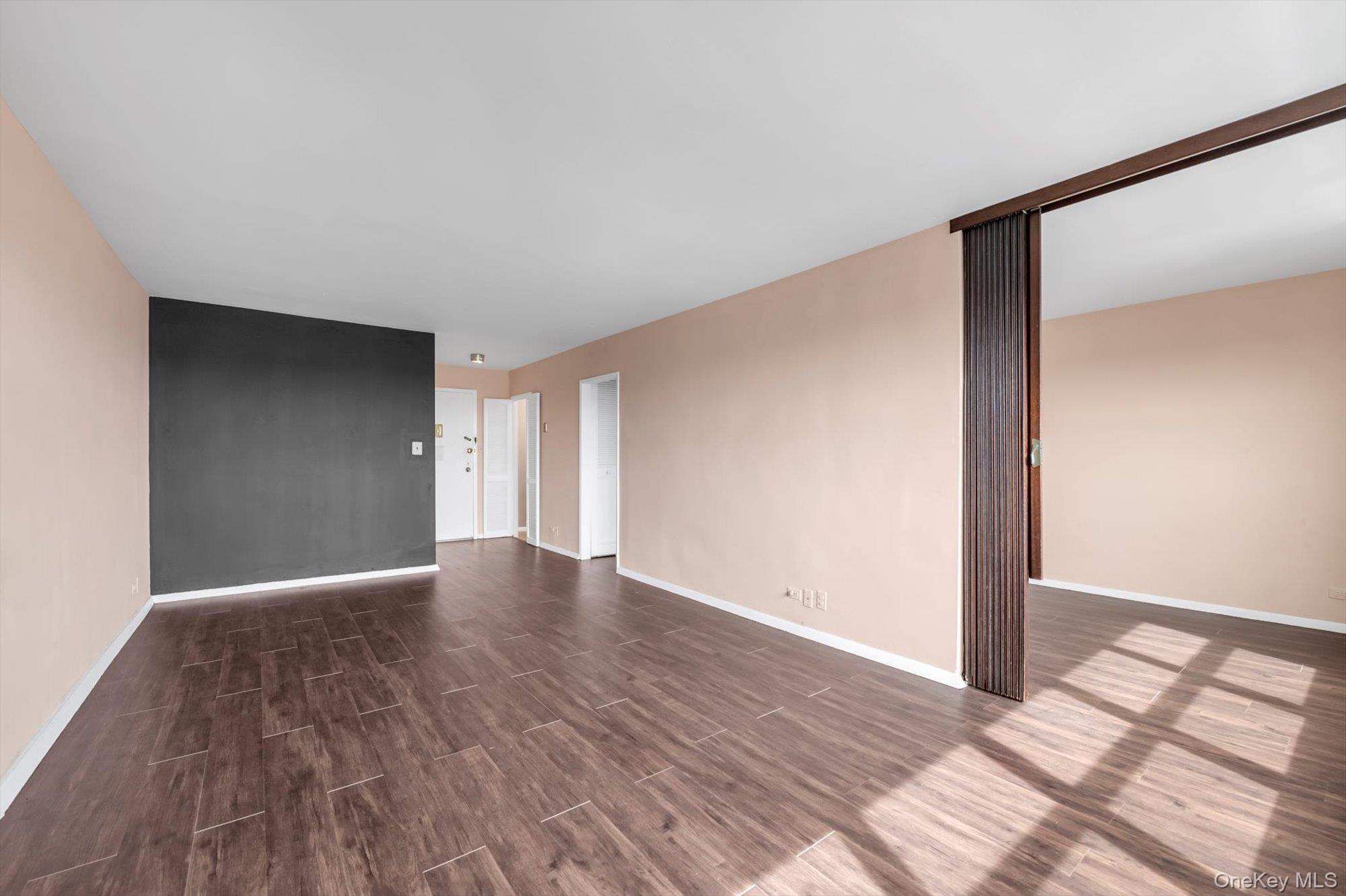 #8 photo, 6636 Yellowstone Boulevard, फॉरेस्ट हिल्स Forest Hills , NY 11375