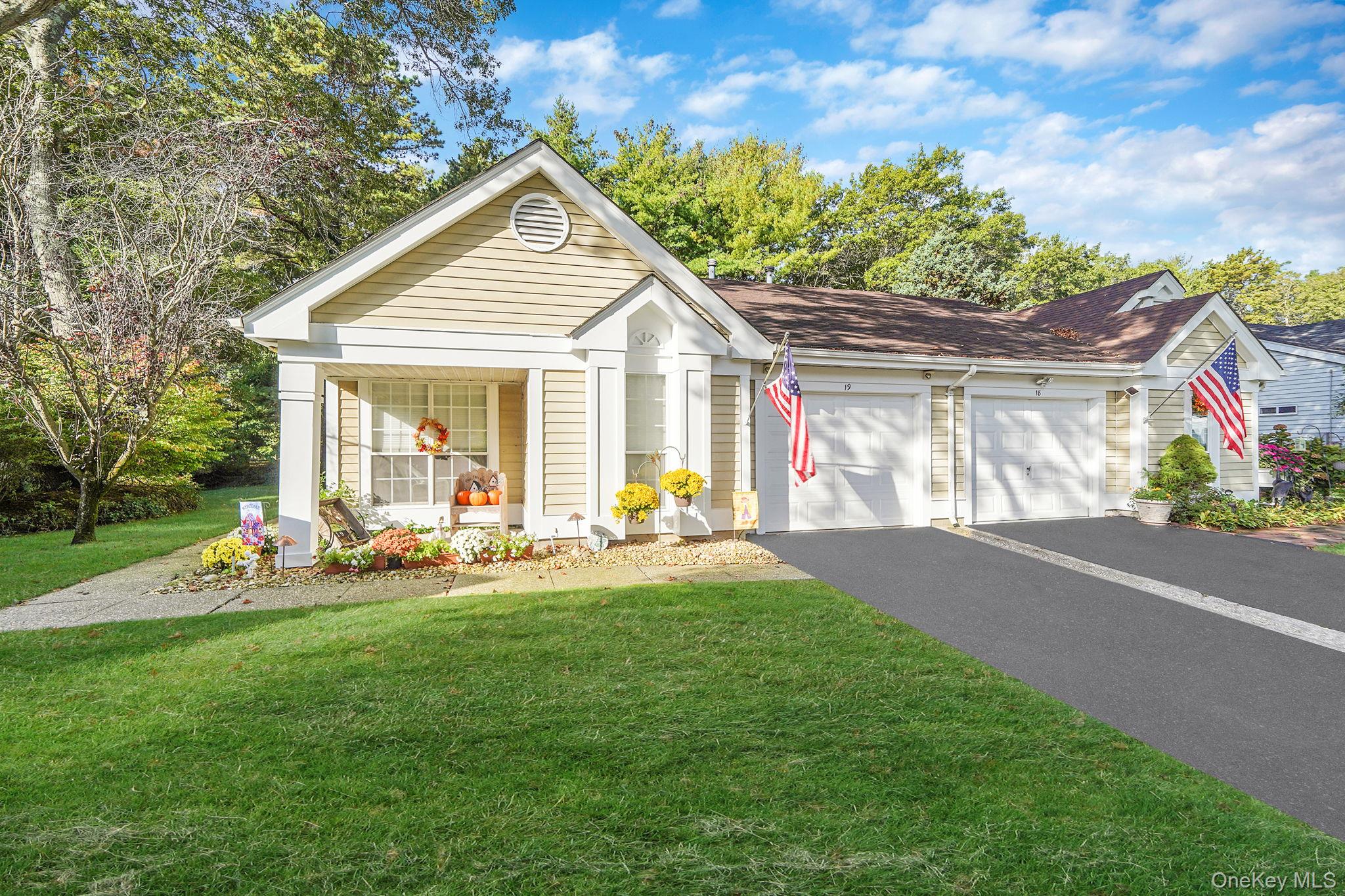 #1 photo, 19 Villanova Court, सफ़ोक काउंटी Ridge , NY 11961