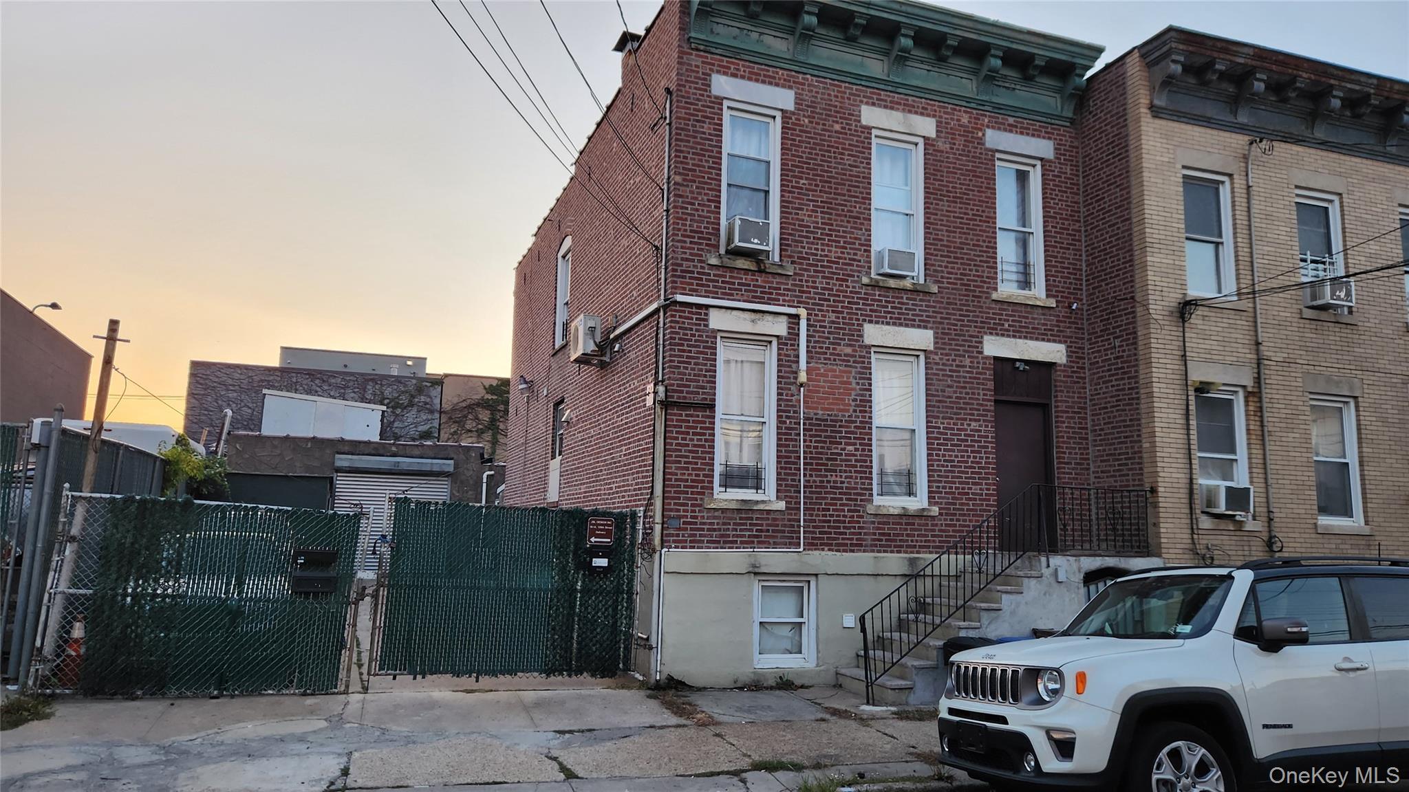 #1 photo, 1814/16 129th Street, クイーンズ区 College Point , NY 11356