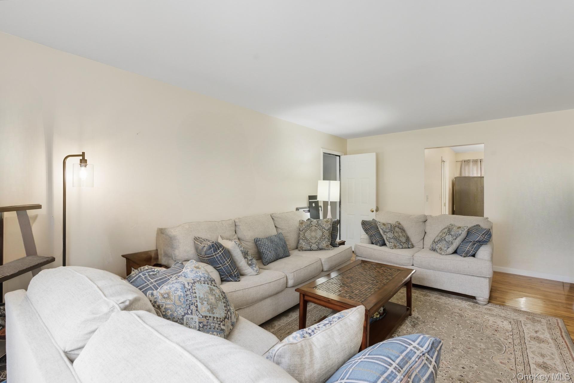 #12 photo, 6 13th Street, Selden , NY 11784