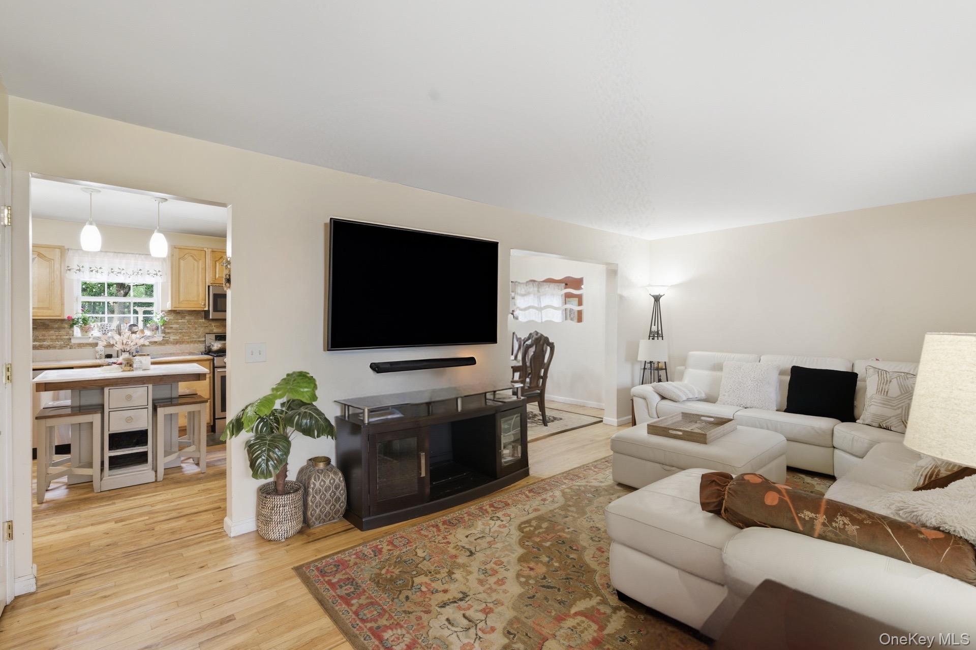 #7 photo, 6 13th Street, Selden , NY 11784