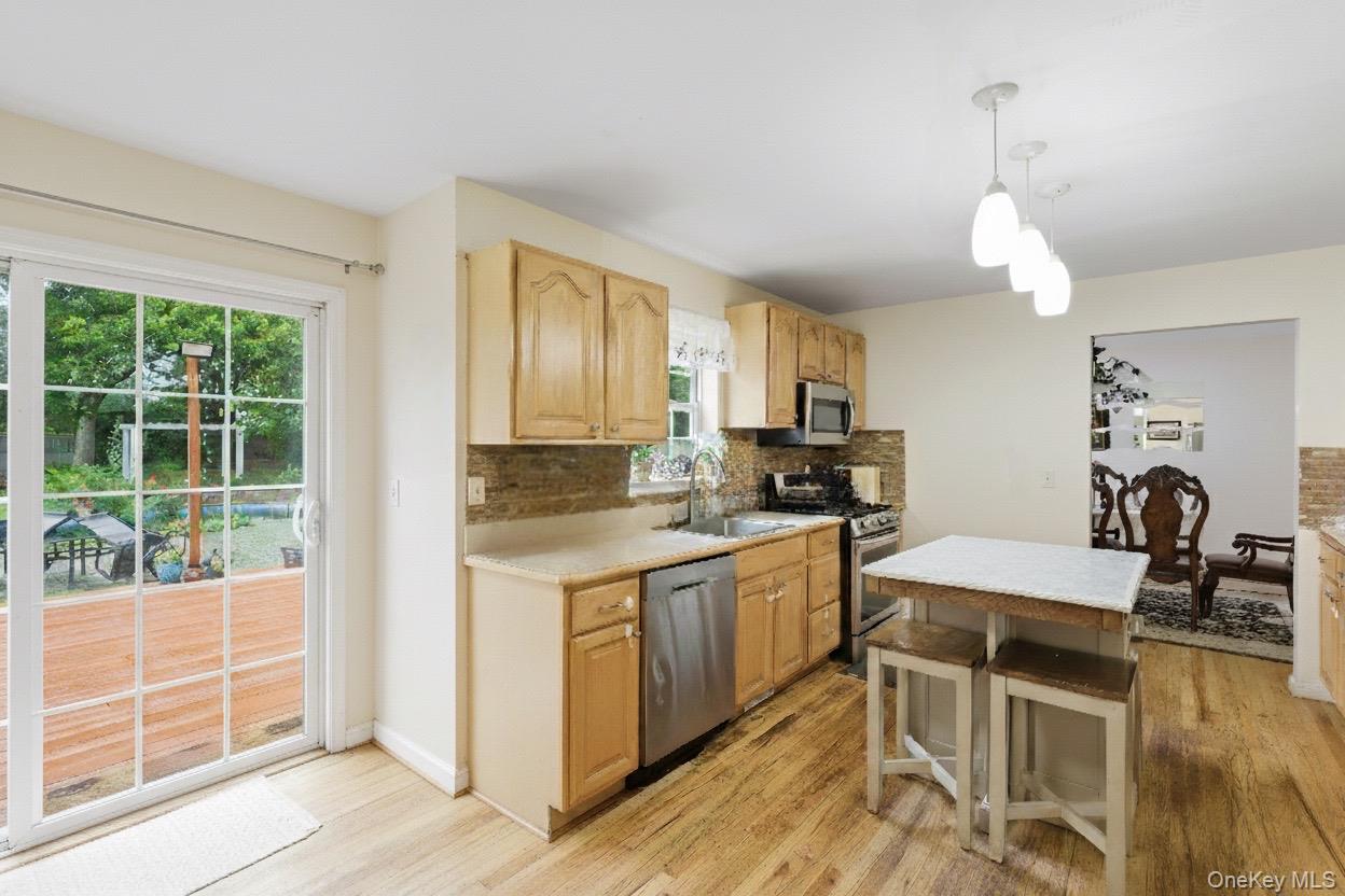 #9 photo, 6 13th Street, Selden , NY 11784