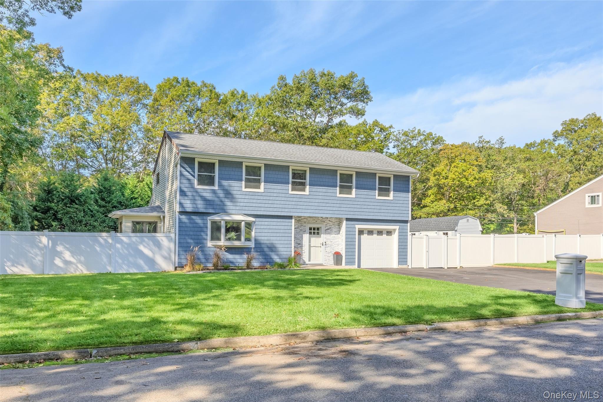 #1 photo, 8 Andover Drive, 东长岛 Port Jefferson Station , NY 11776