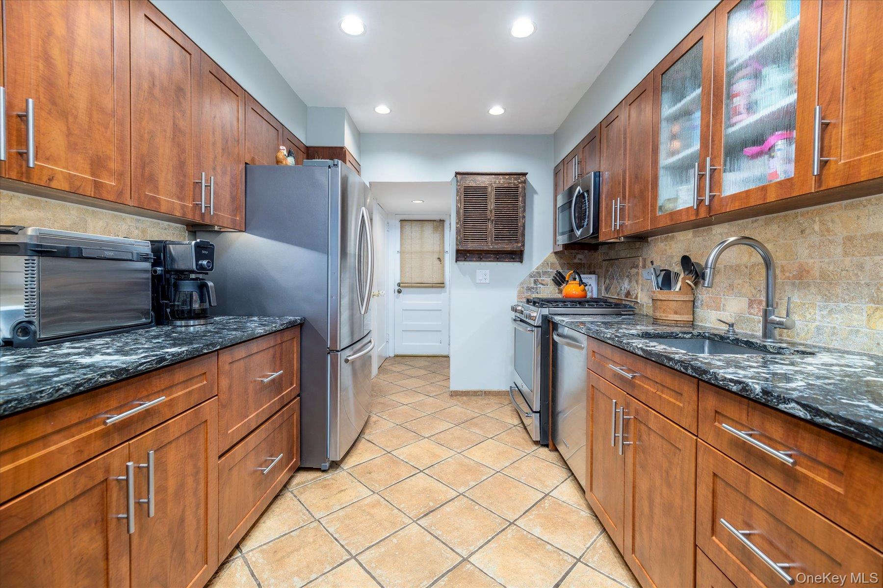 #13 photo, 1729 Gormley Avenue, नासाउ काउंटी Merrick , NY 11566