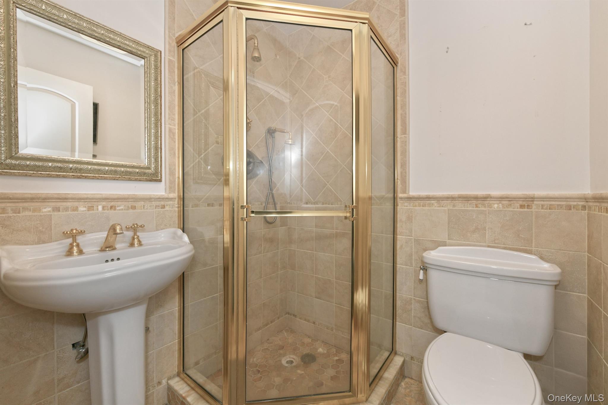 #11 photo, 22 West Drive, Manhasset , NY 11030