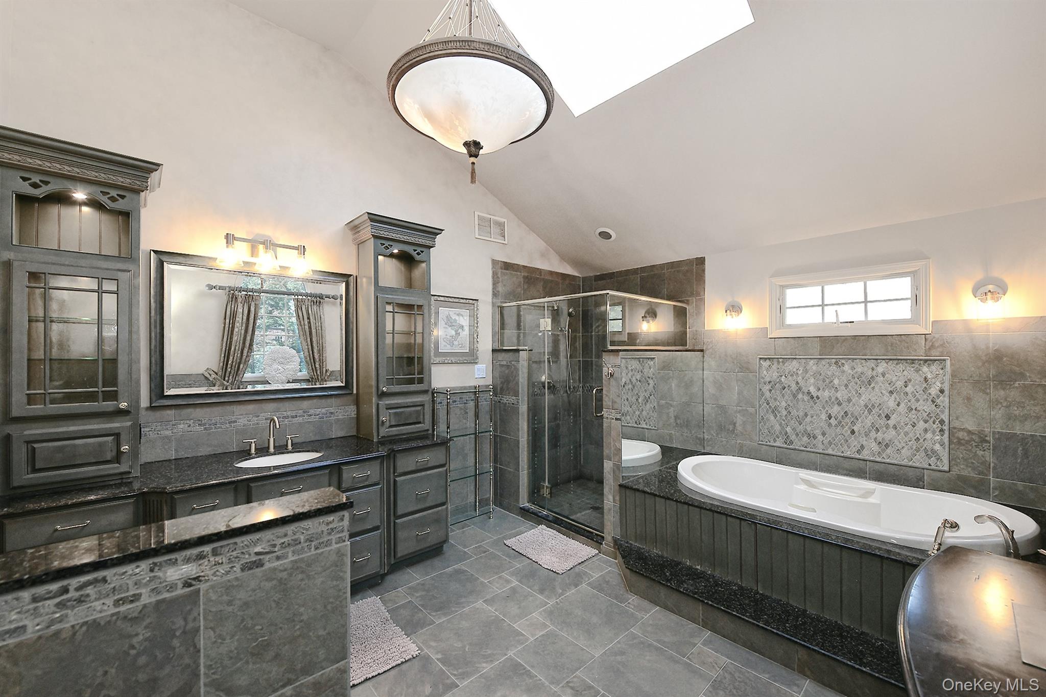 #14 photo, 22 West Drive, Manhasset , NY 11030