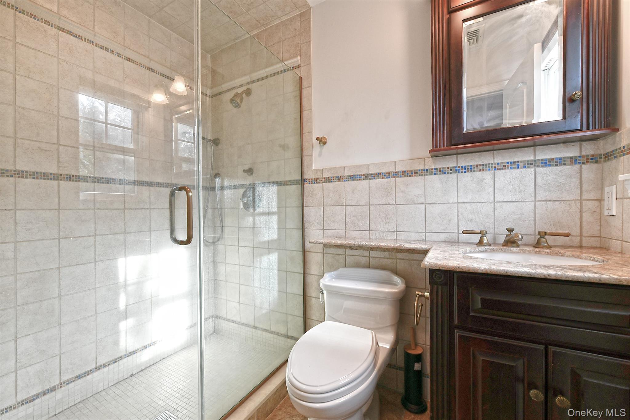 #17 photo, 22 West Drive, Manhasset , NY 11030