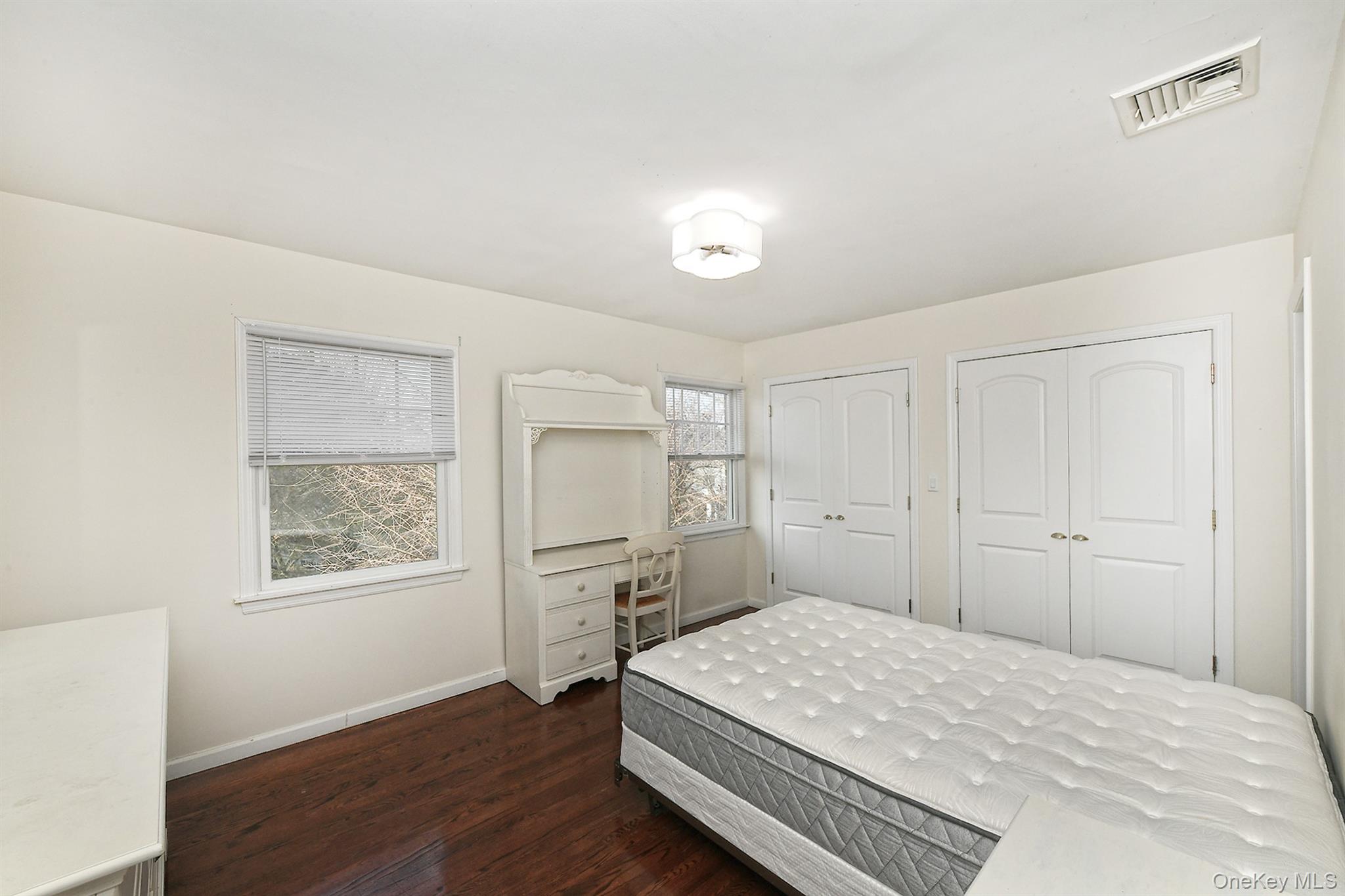 #18 photo, 22 West Drive, Manhasset , NY 11030