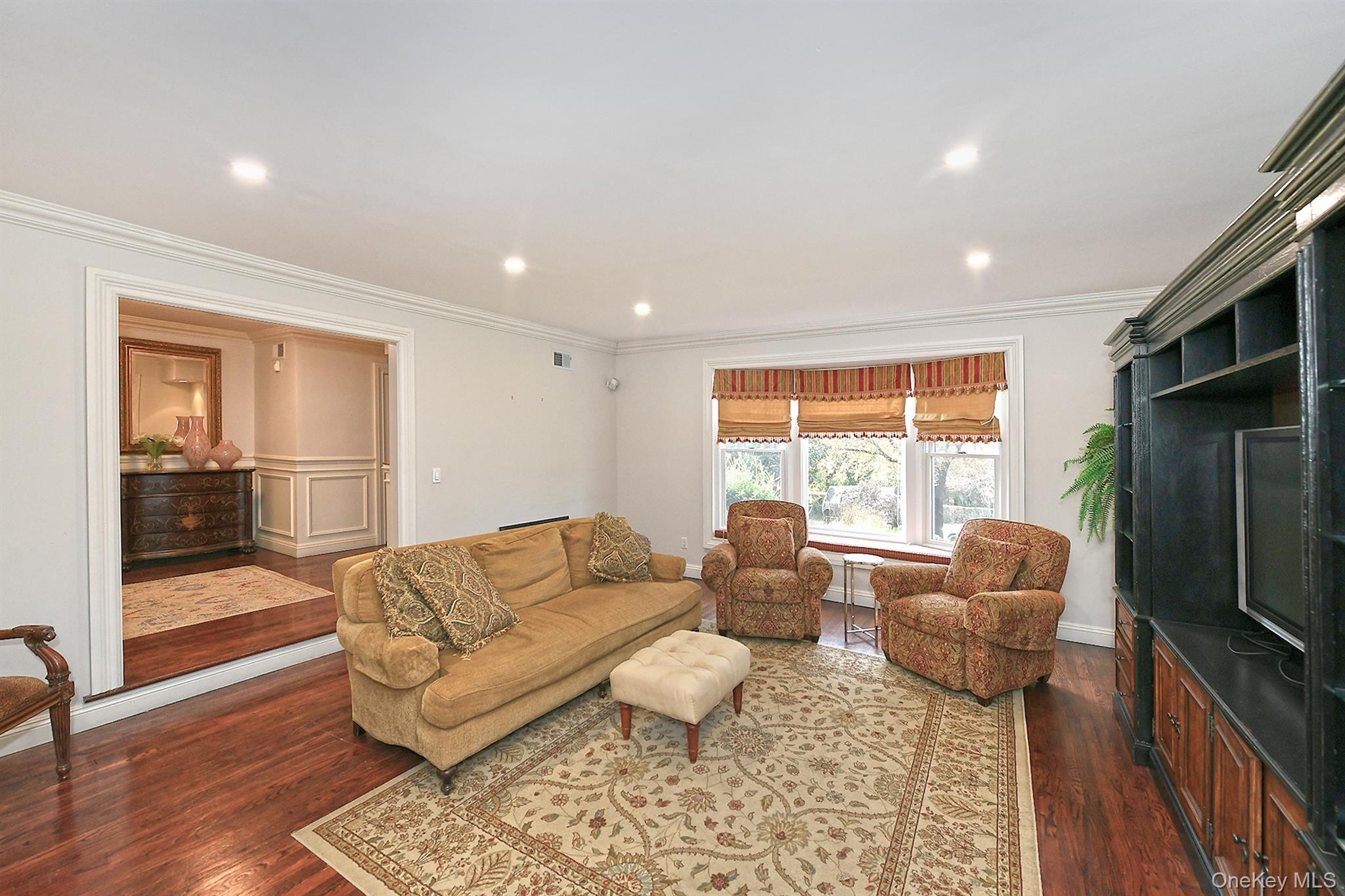 #4 photo, 22 West Drive, Manhasset , NY 11030