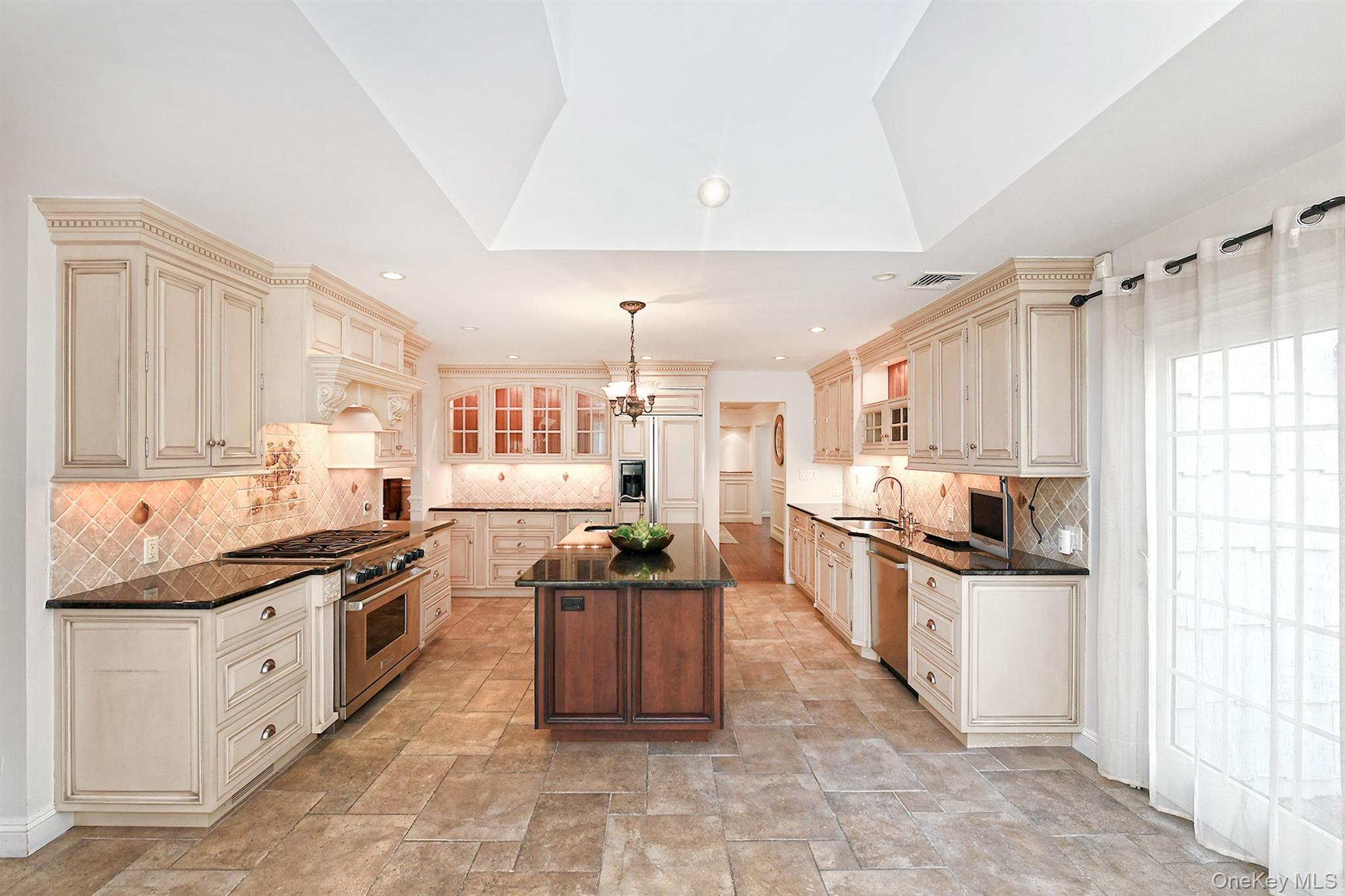 #9 photo, 22 West Drive, Manhasset , NY 11030