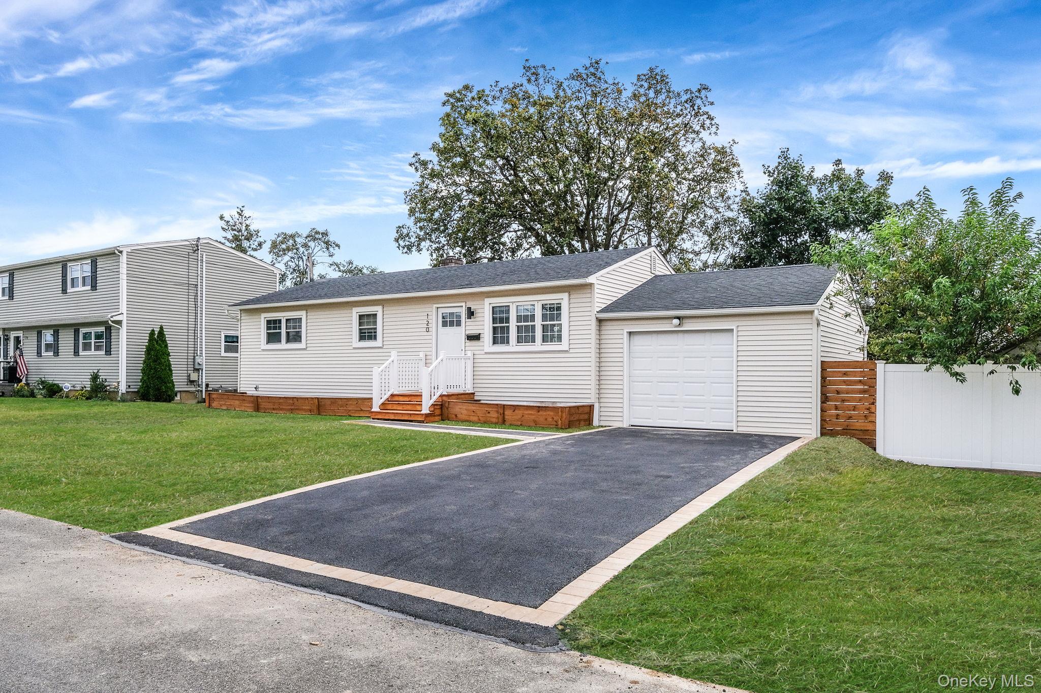 #3 photo, 120 Manhattan Avenue, West Babylon , NY 11704