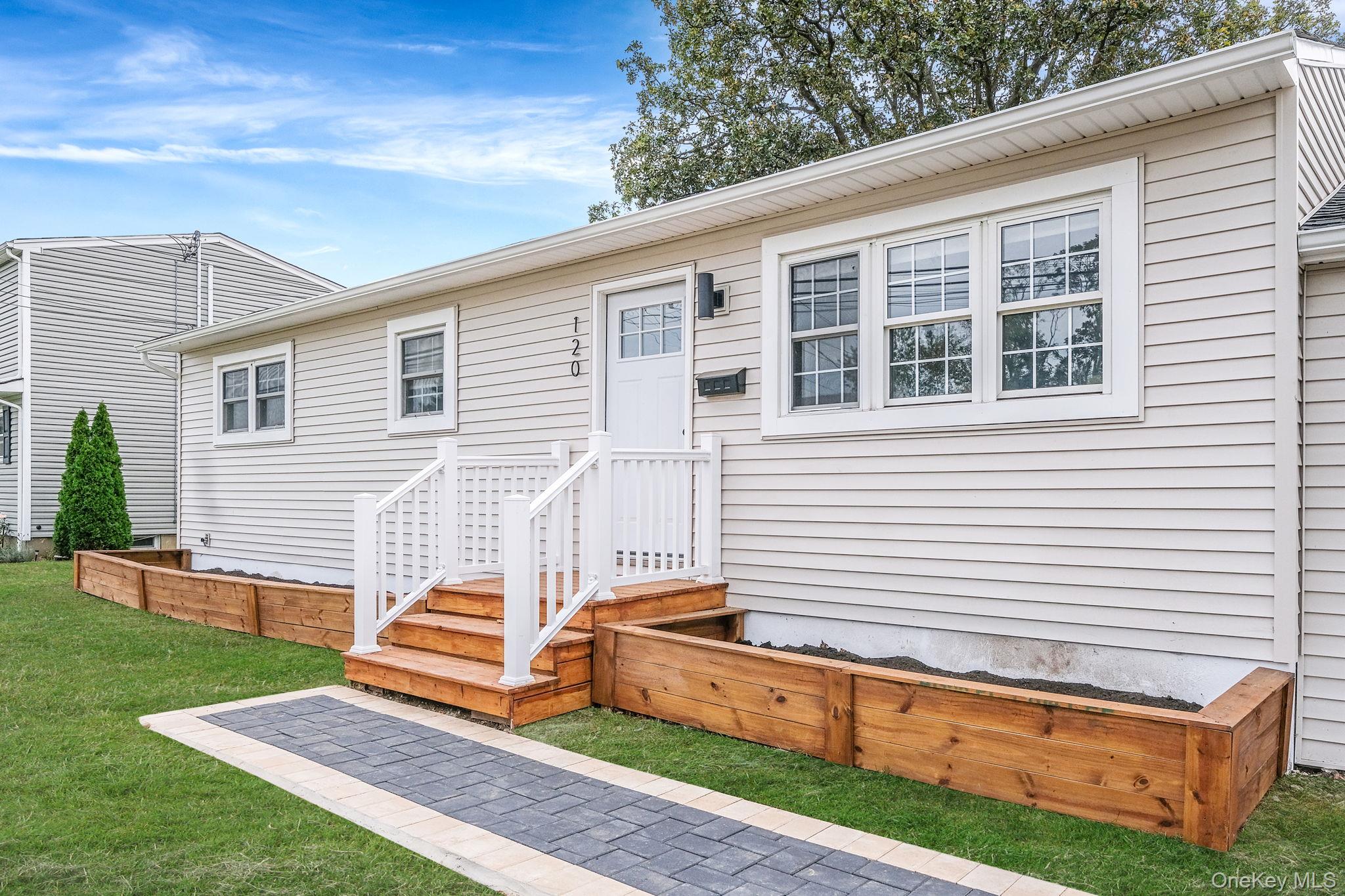 #4 photo, 120 Manhattan Avenue, West Babylon , NY 11704