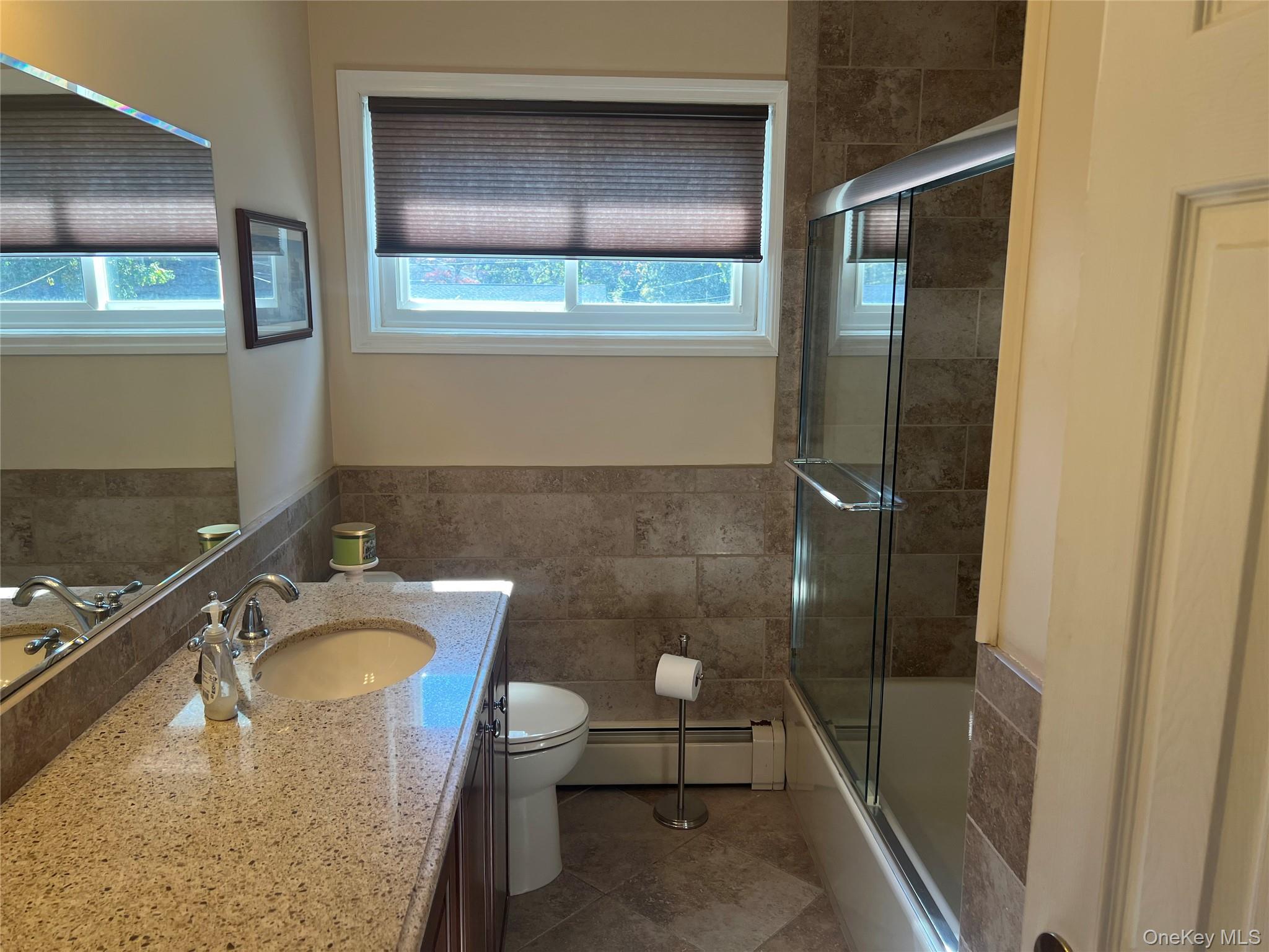 #12 photo, 417 Cooper Road, サフォーク郡 North Babylon , NY 11703