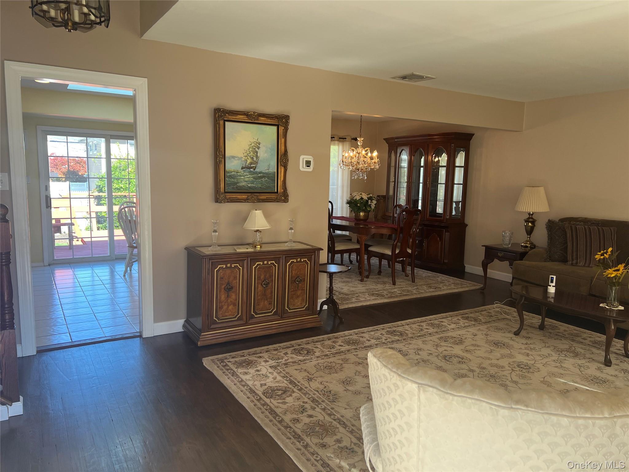 #4 photo, 417 Cooper Road, サフォーク郡 North Babylon , NY 11703