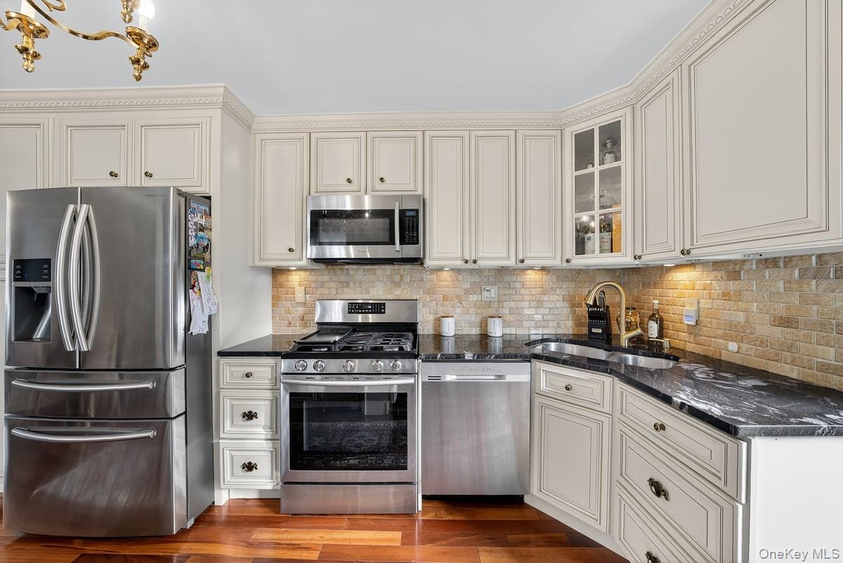 #5 photo, 20 Ashford Place, Yonkers , NY 10701