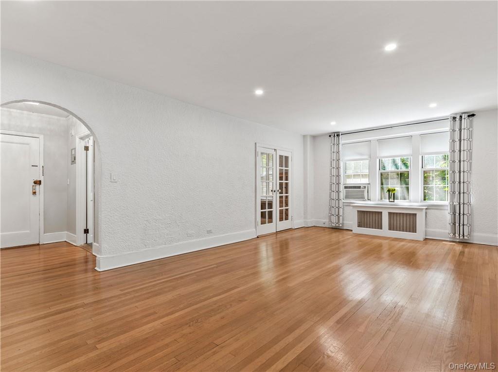 #5 photo, 270 Bronxville Road, Bronxville , NY 10708