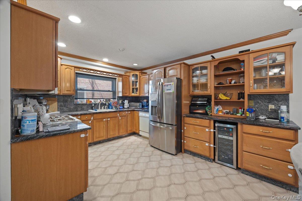 #4 photo, 1193 Neill Avenue, Bronx , NY 10461