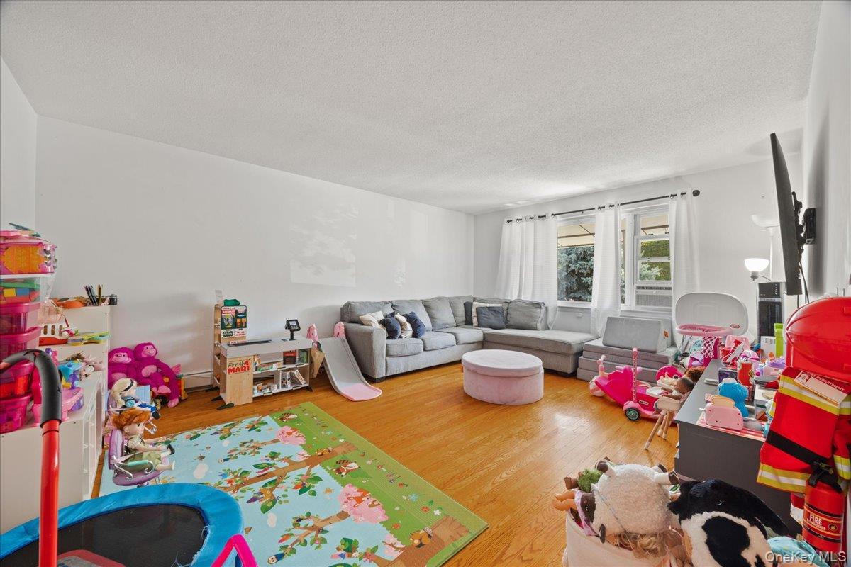 #6 photo, 1193 Neill Avenue, Bronx , NY 10461