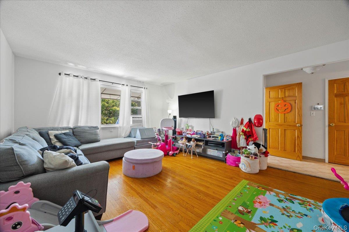 #7 photo, 1193 Neill Avenue, Bronx , NY 10461