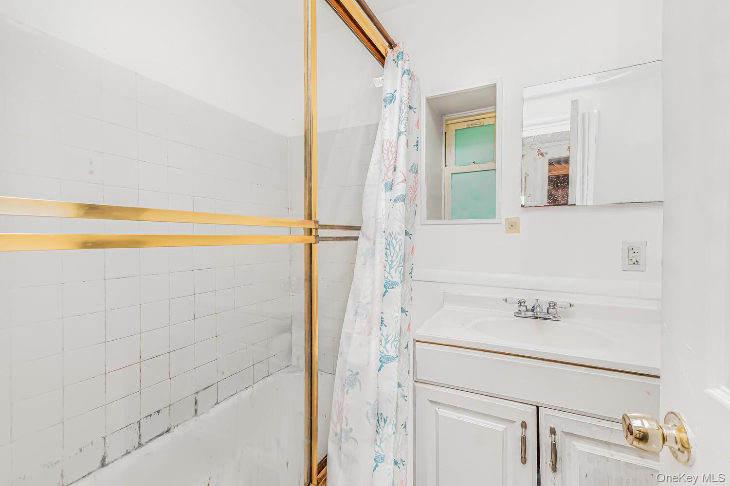 #17 photo, 338 Ashburton Avenue, Yonkers , NY 10701