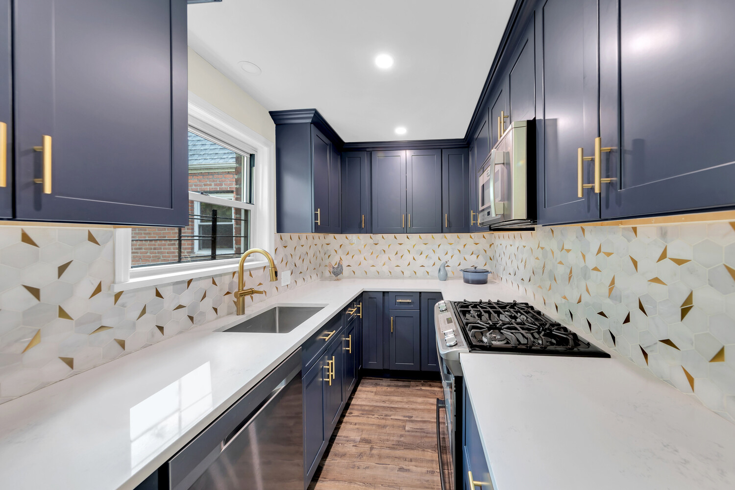 #3 photo, 349 BAY 8TH Street, ブルックリン区 Bath Beach , NY 11228