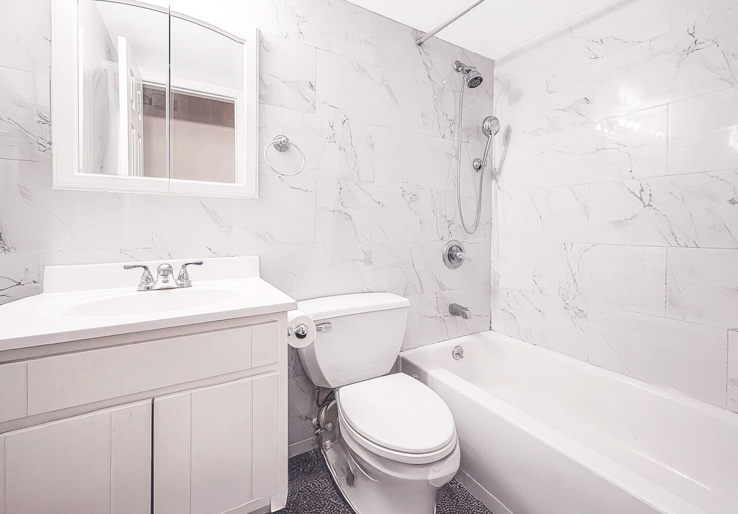 #7 photo, 75-58 113TH Street, Forest Hills , NY 11375