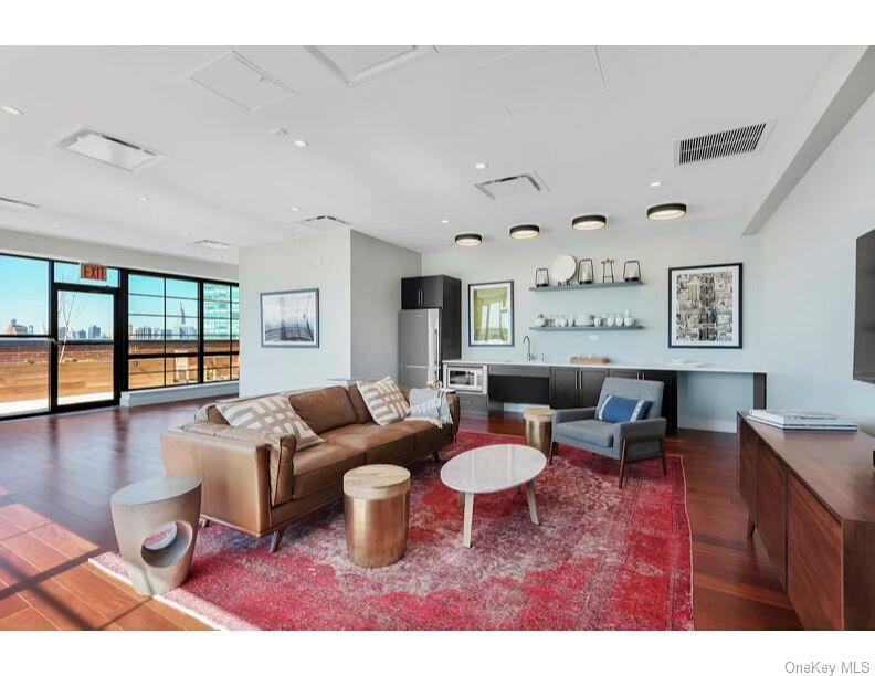 #1 photo, 27-21 44th Drive, लॉन्ग आइलैंड सिटी Long Island City , NY 11101