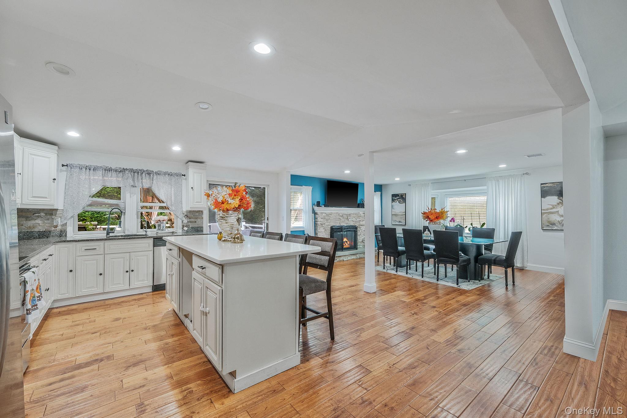 #10 photo, 62 Bayside Avenue, Amity Harbor , NY 11701