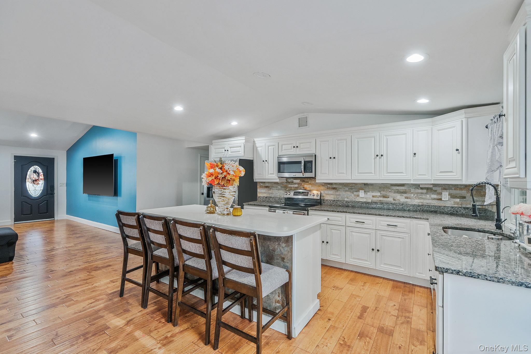 #14 photo, 62 Bayside Avenue, Amity Harbor , NY 11701