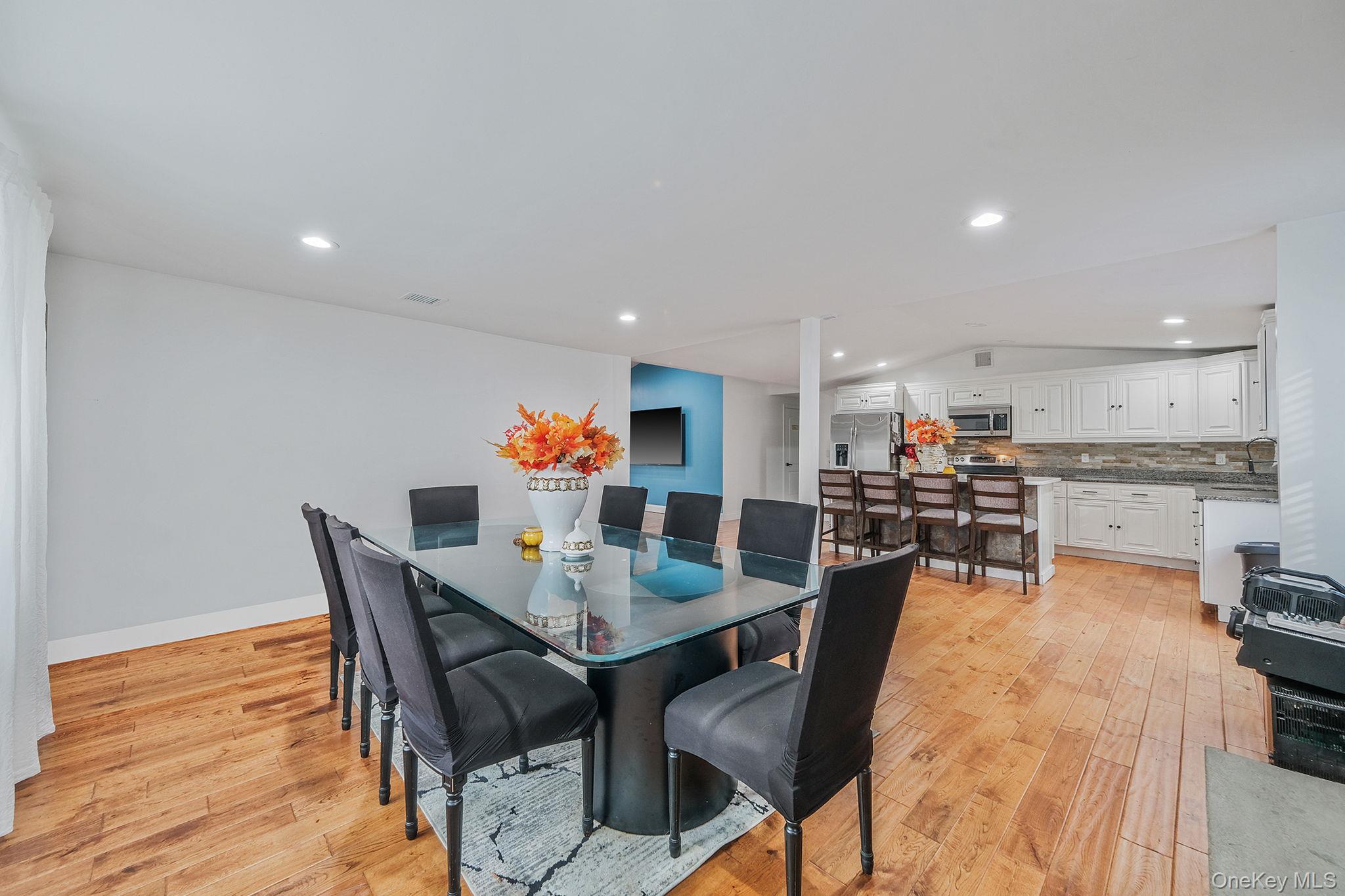 #18 photo, 62 Bayside Avenue, Amity Harbor , NY 11701