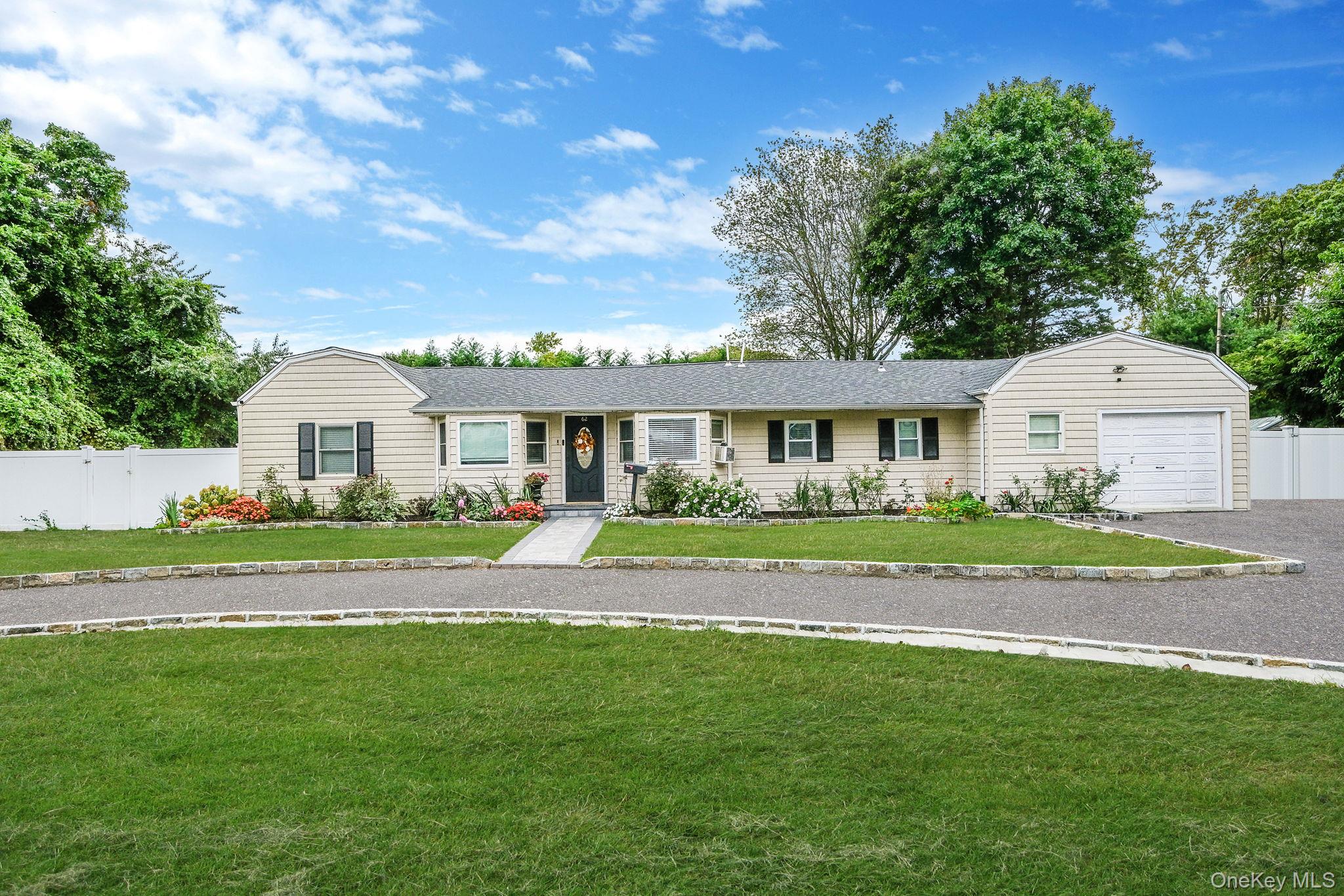 #4 photo, 62 Bayside Avenue, Amity Harbor , NY 11701