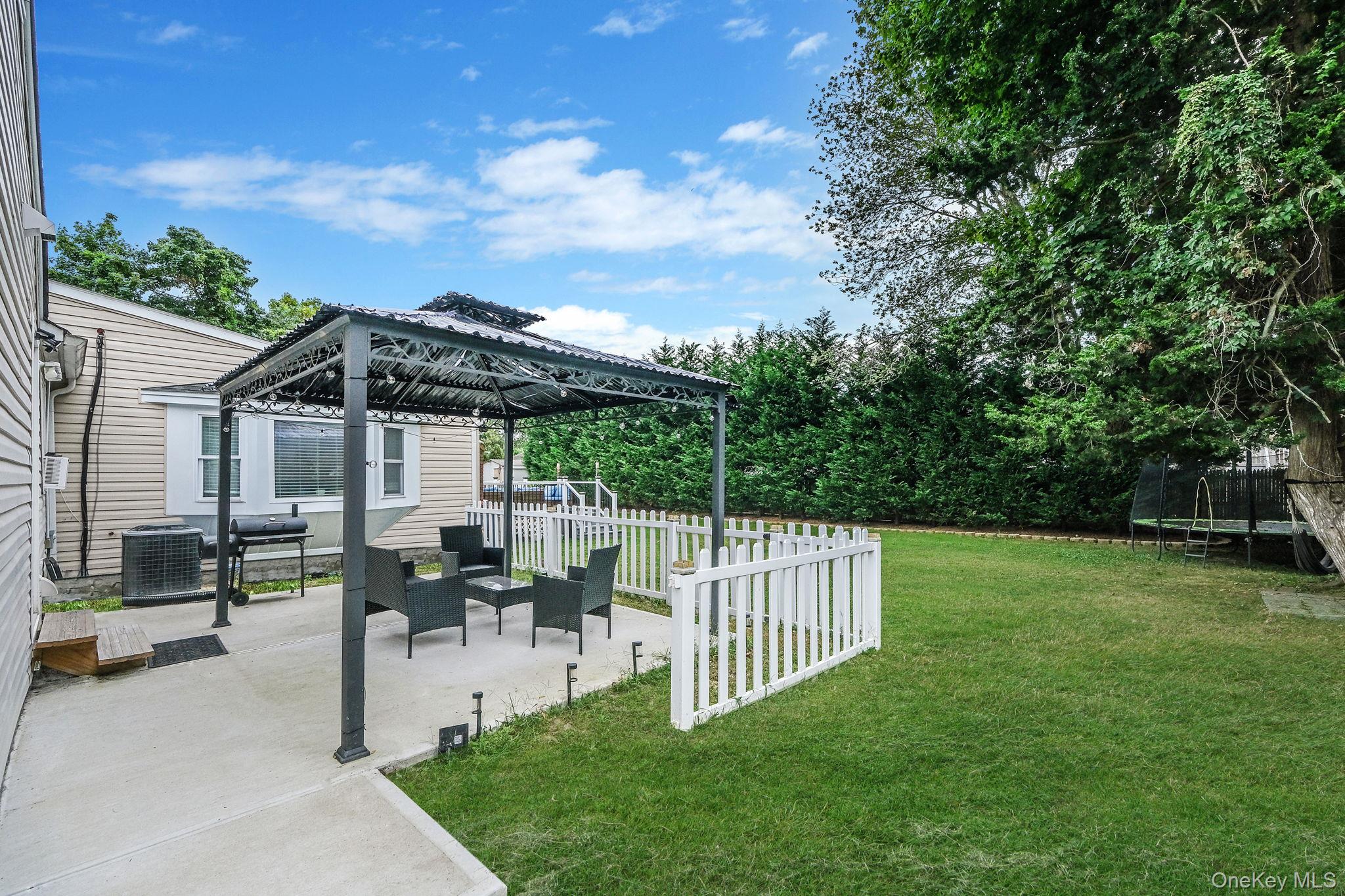 #6 photo, 62 Bayside Avenue, Amity Harbor , NY 11701