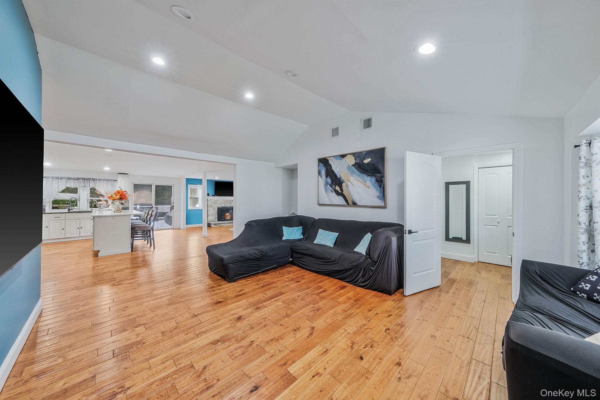 #7 photo, 62 Bayside Avenue, Amity Harbor , NY 11701