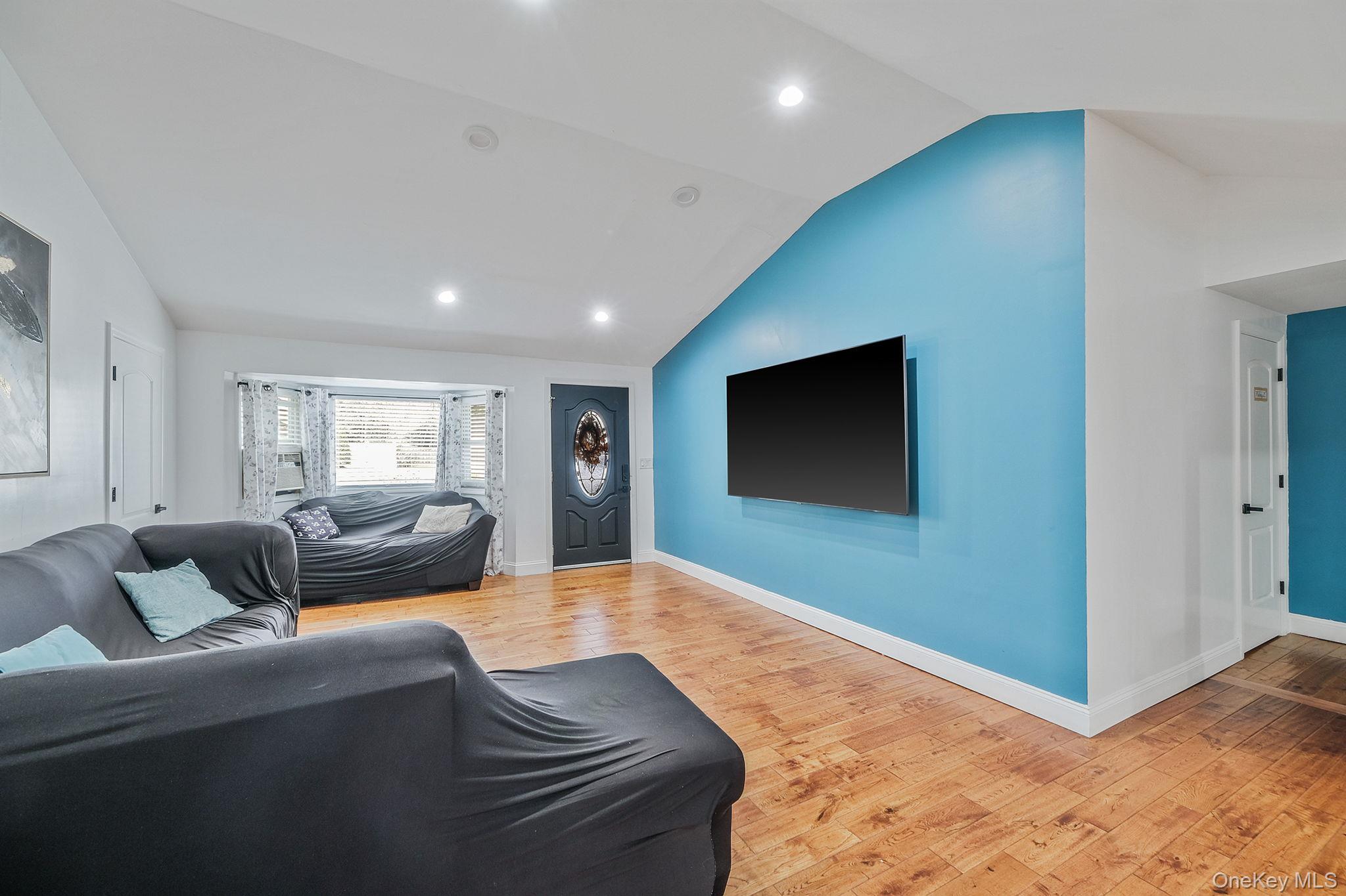 #8 photo, 62 Bayside Avenue, Amity Harbor , NY 11701