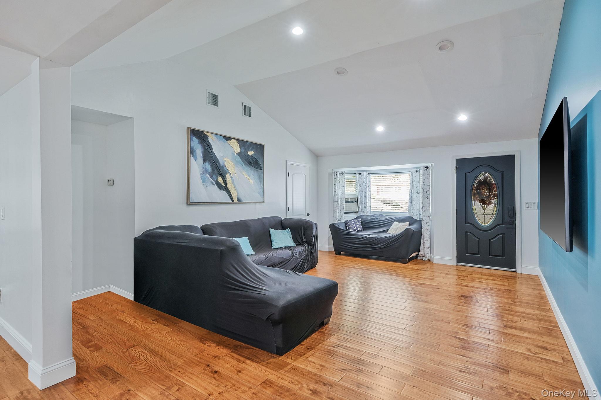 #9 photo, 62 Bayside Avenue, Amity Harbor , NY 11701