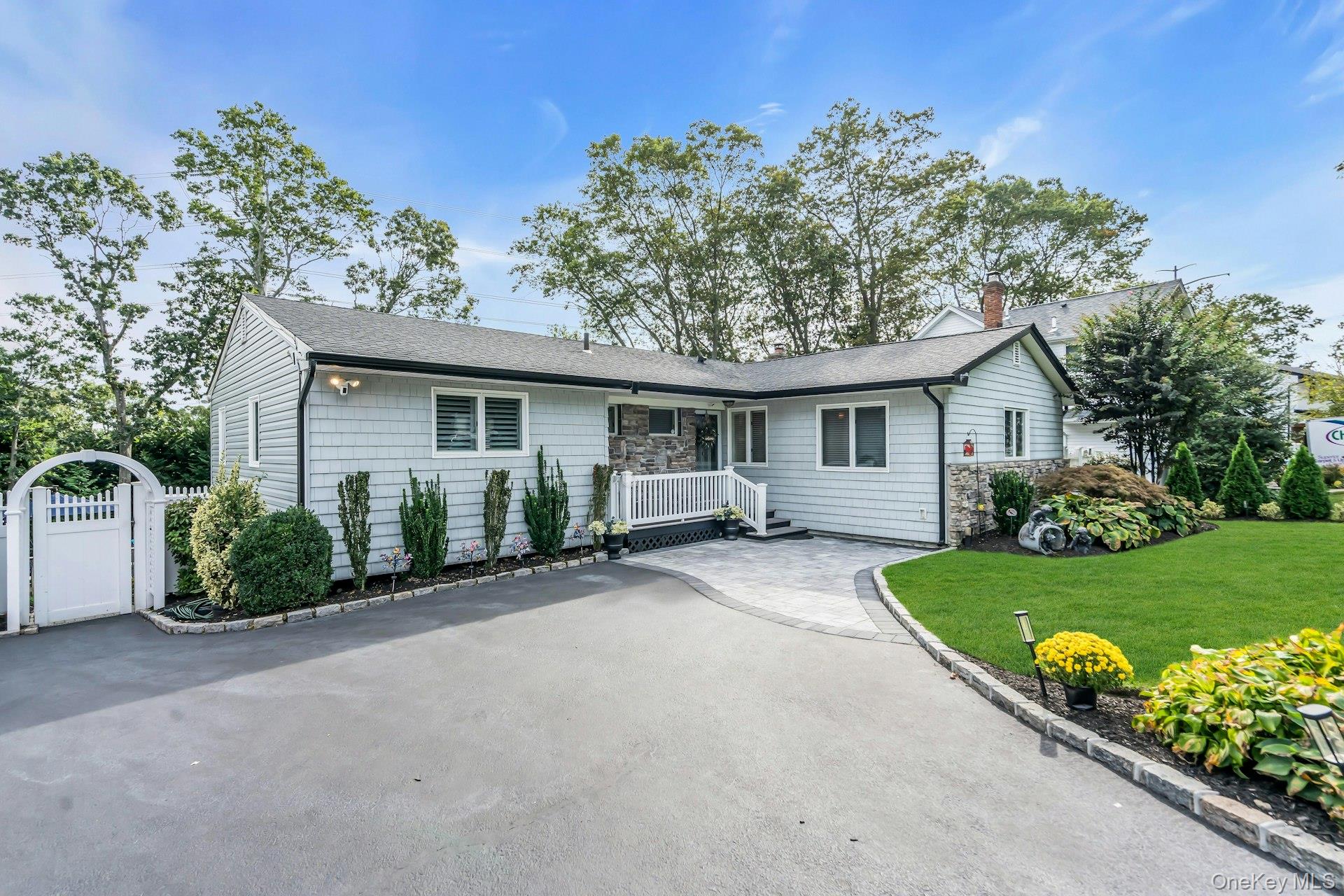 #2 photo, 17 Wren Drive, サフォーク郡 Hauppauge , NY 11788