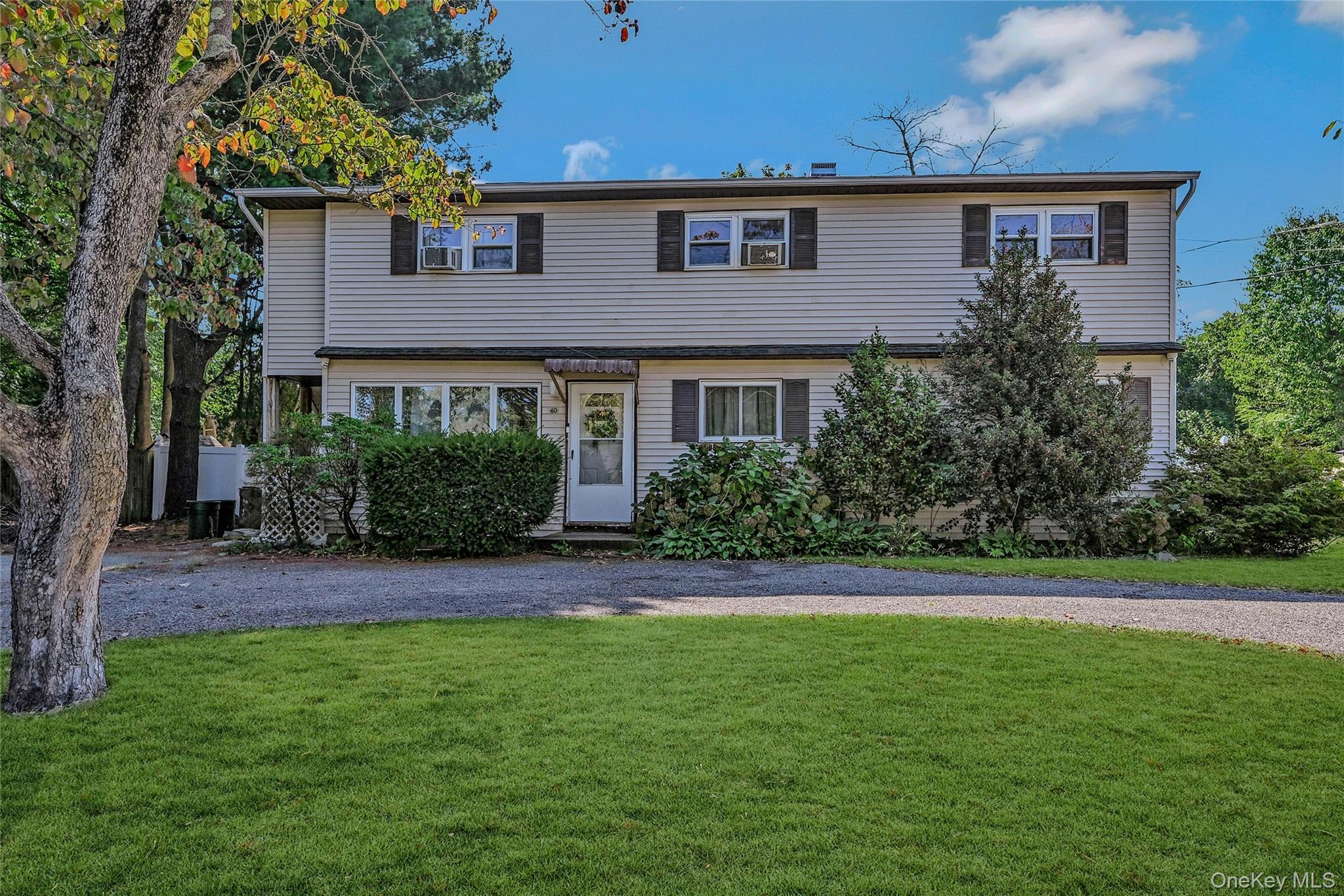 #1 photo, 60 E Belmont Street, سوفولك Bay Shore , NY 11706