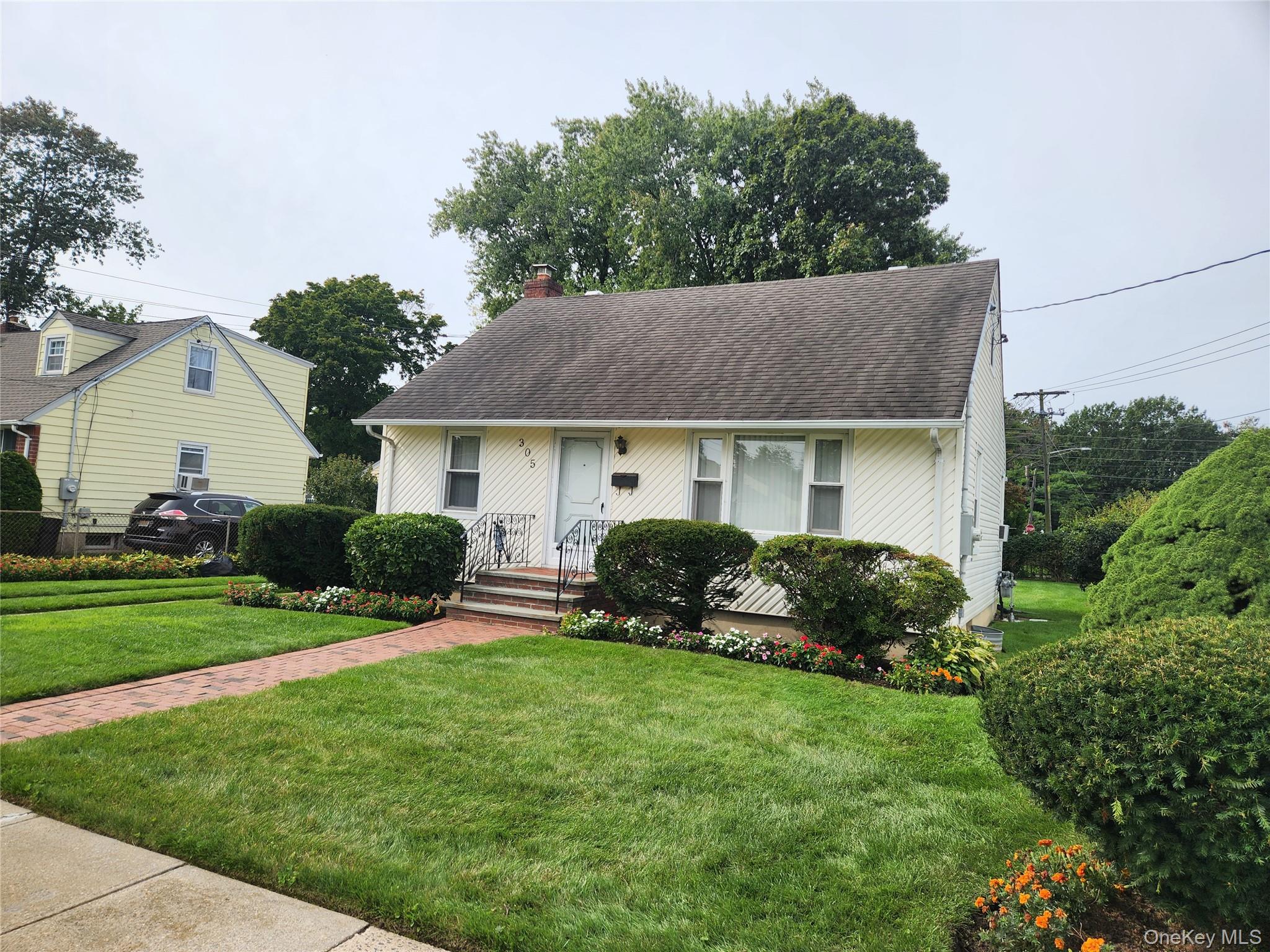 #1 photo, 305 Warren Street, Uniondale , NY 11553