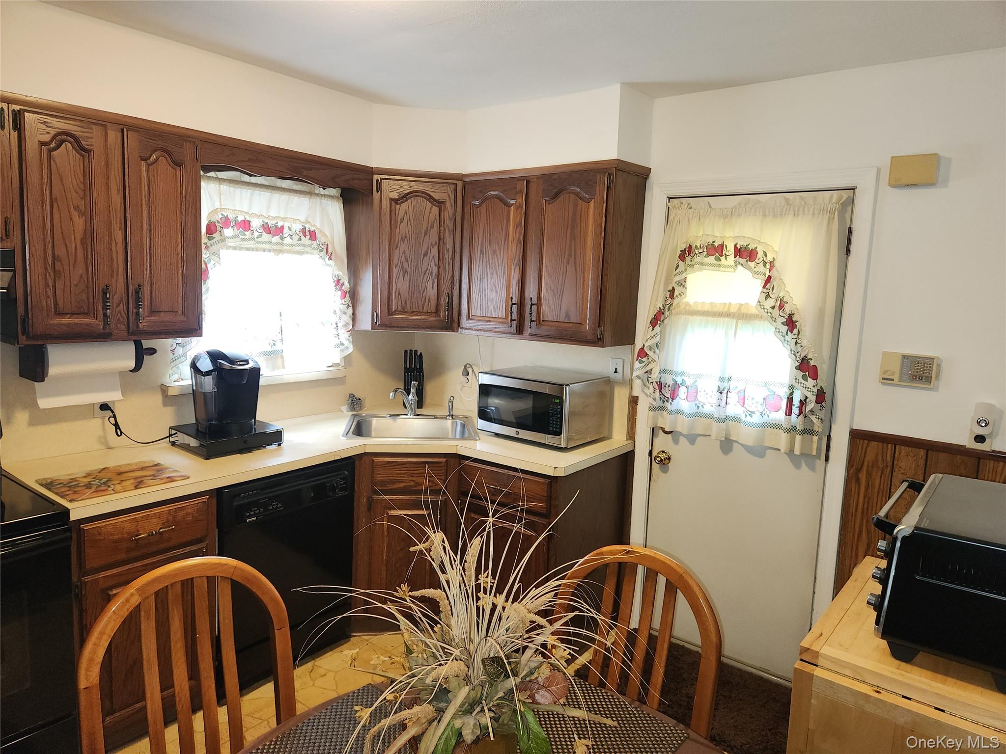 #12 photo, 305 Warren Street, Uniondale , NY 11553