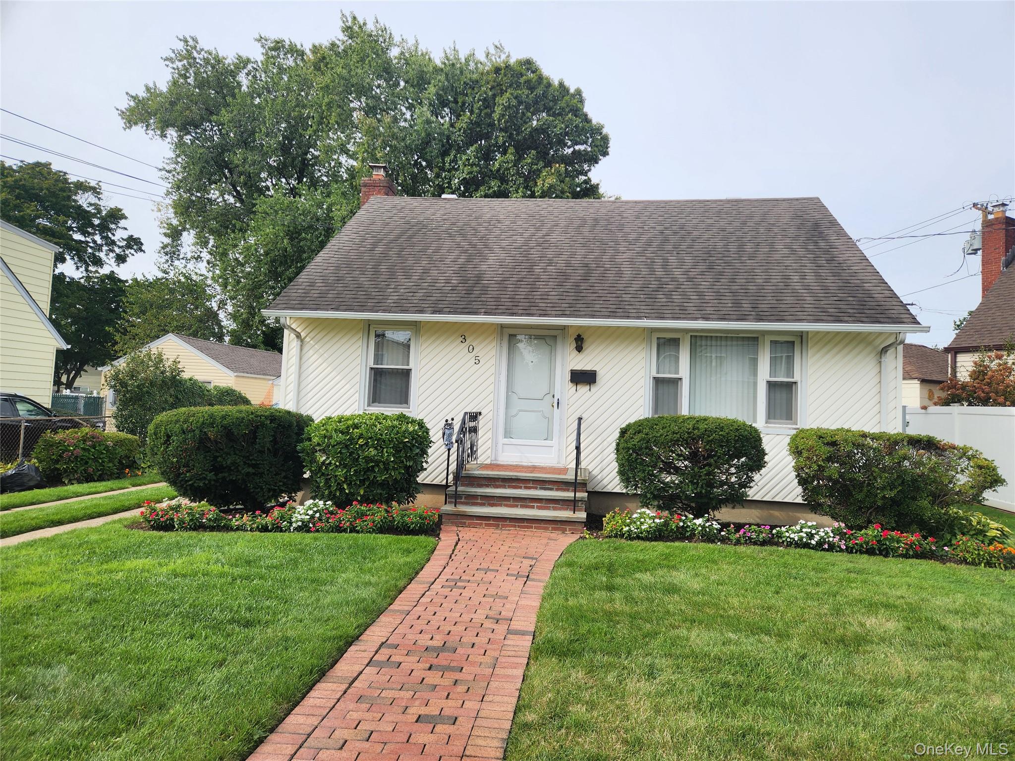 #2 photo, 305 Warren Street, Uniondale , NY 11553