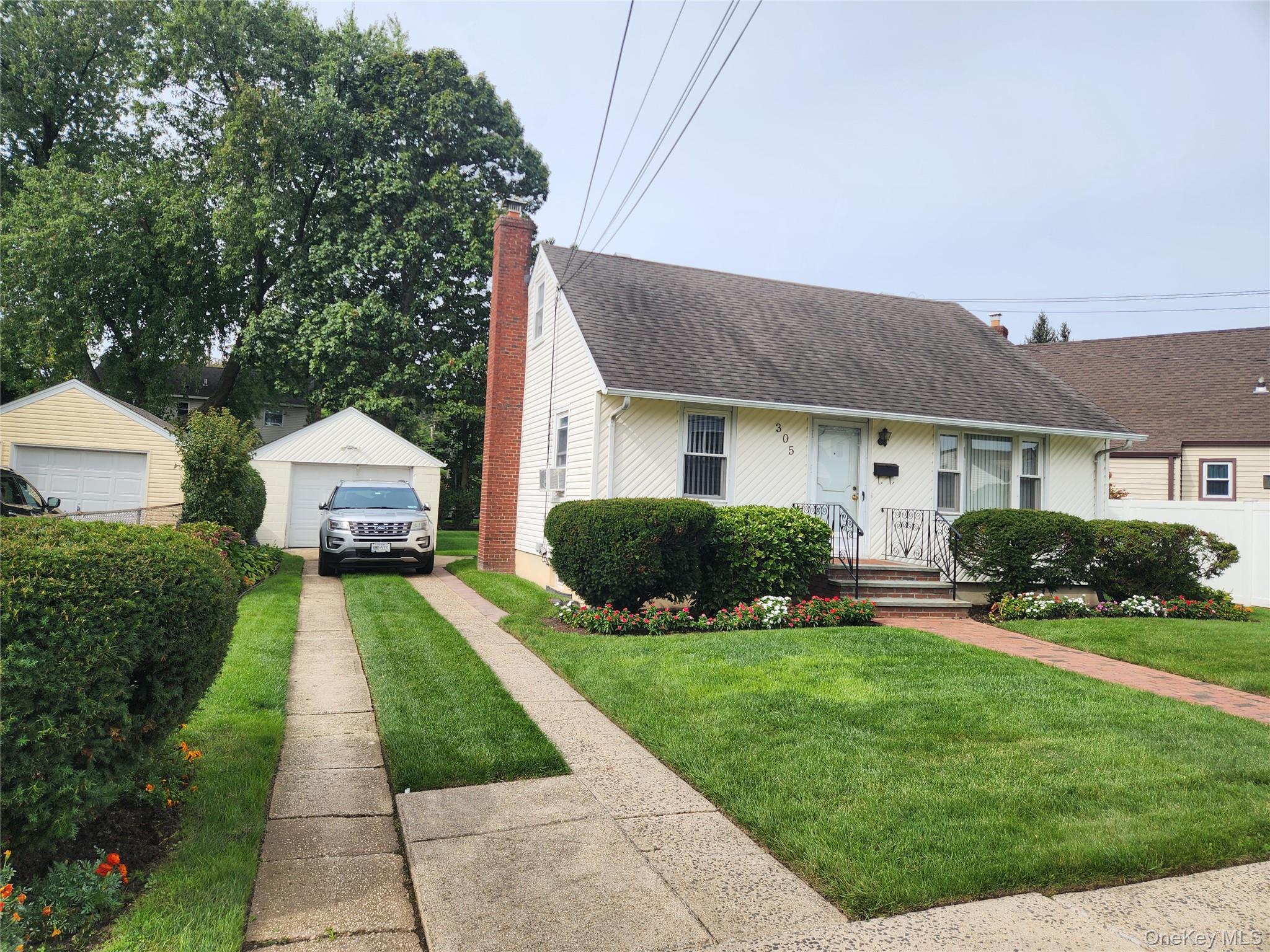 #3 photo, 305 Warren Street, Uniondale , NY 11553