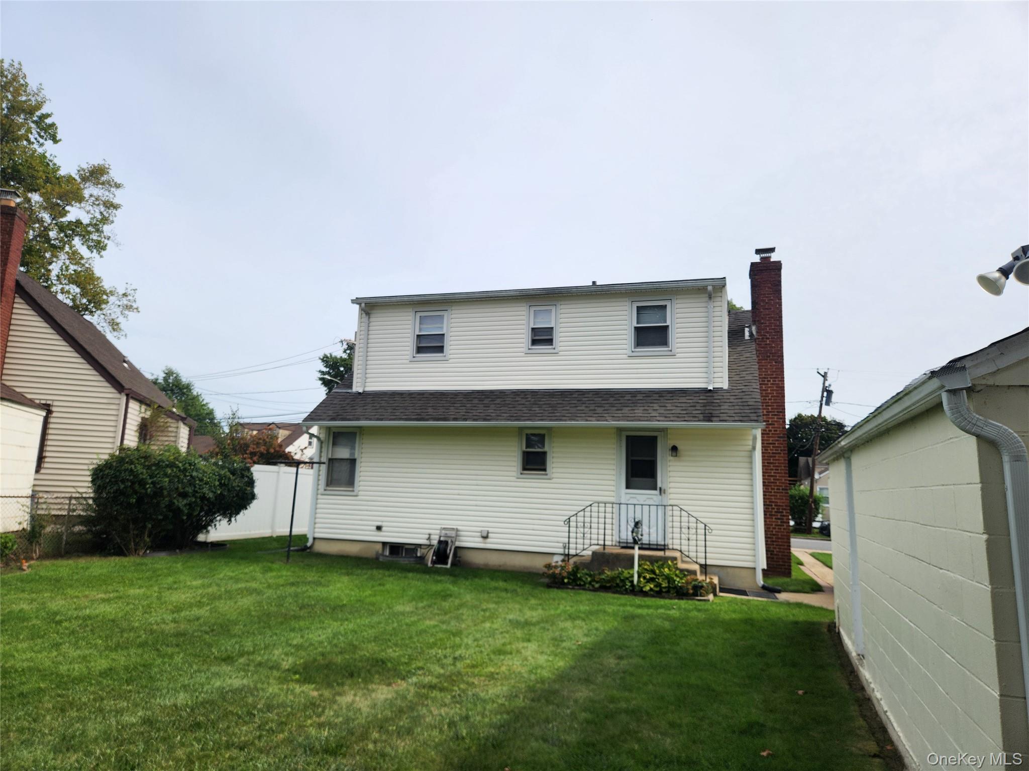 #6 photo, 305 Warren Street, Uniondale , NY 11553