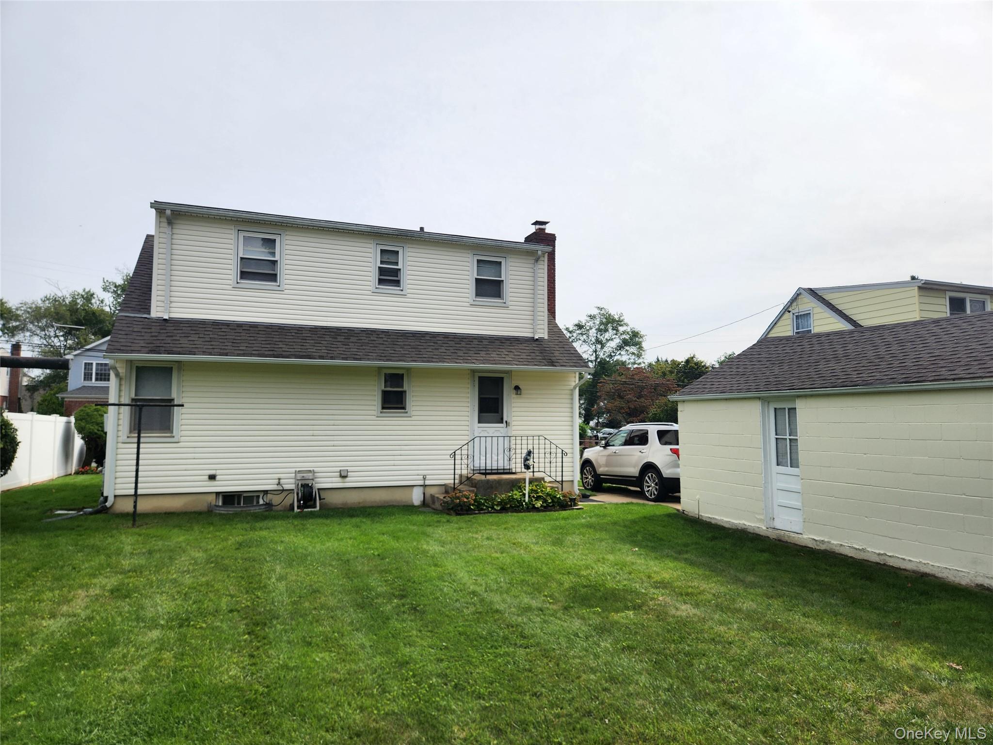 #7 photo, 305 Warren Street, Uniondale , NY 11553