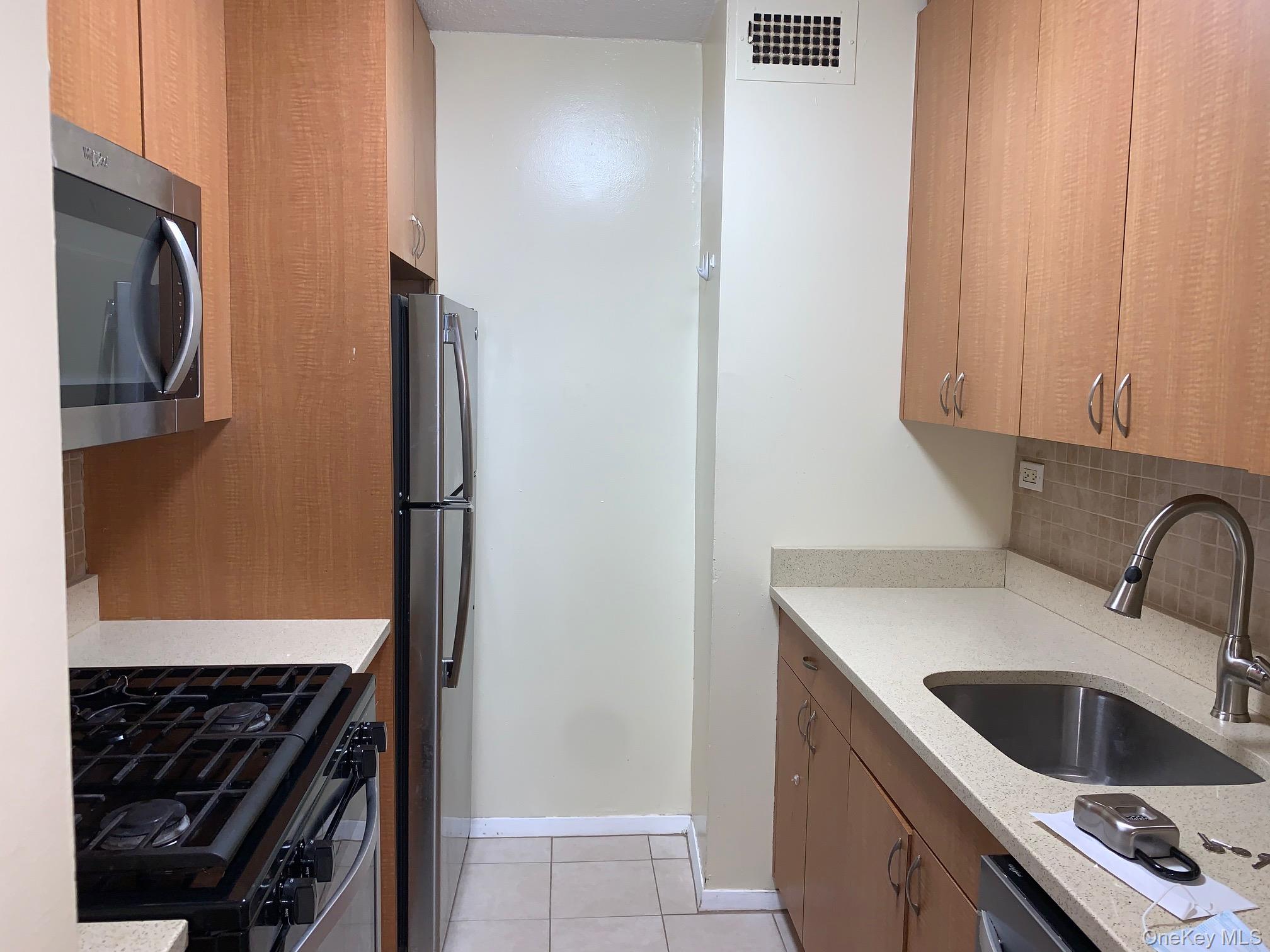 #12 photo, 150-38 Union Turnpike, Flushing , NY 11358