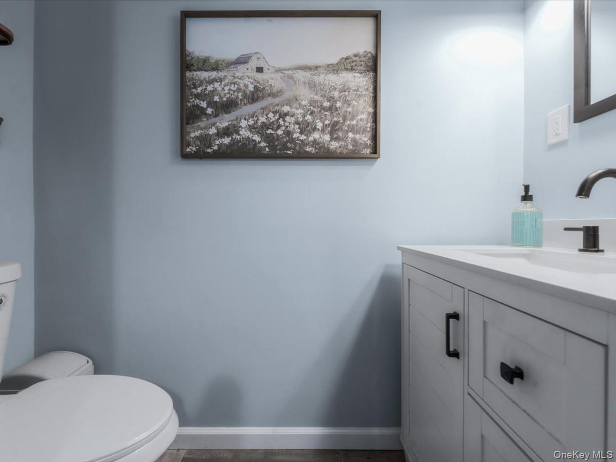 #19 photo, 80 Fairview Avenue, ナッソー郡 East Meadow , NY 11554